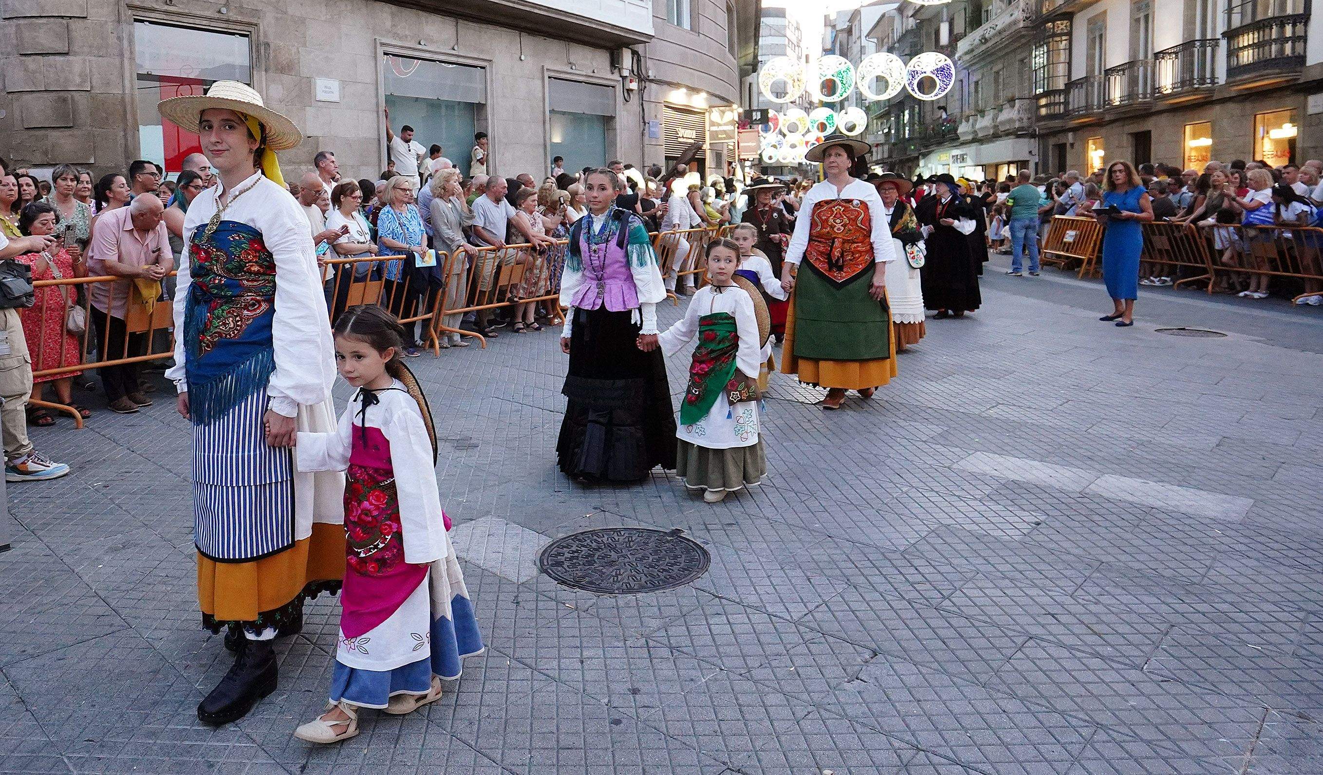 Procesión na honra da Virxe Peregrina