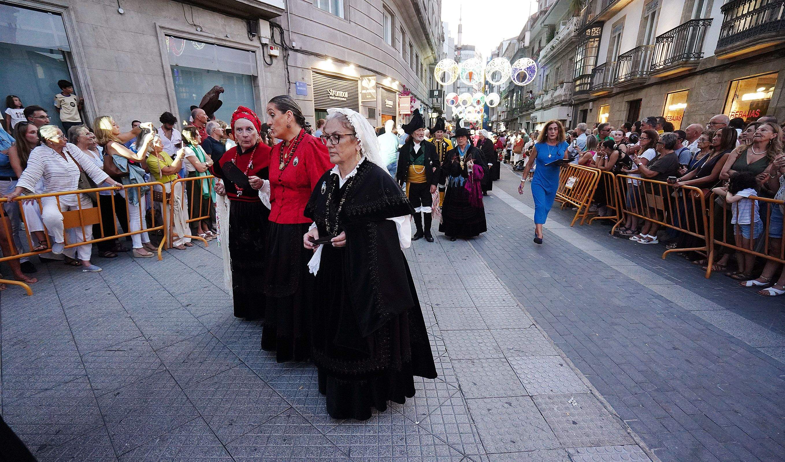 Procesión na honra da Virxe Peregrina
