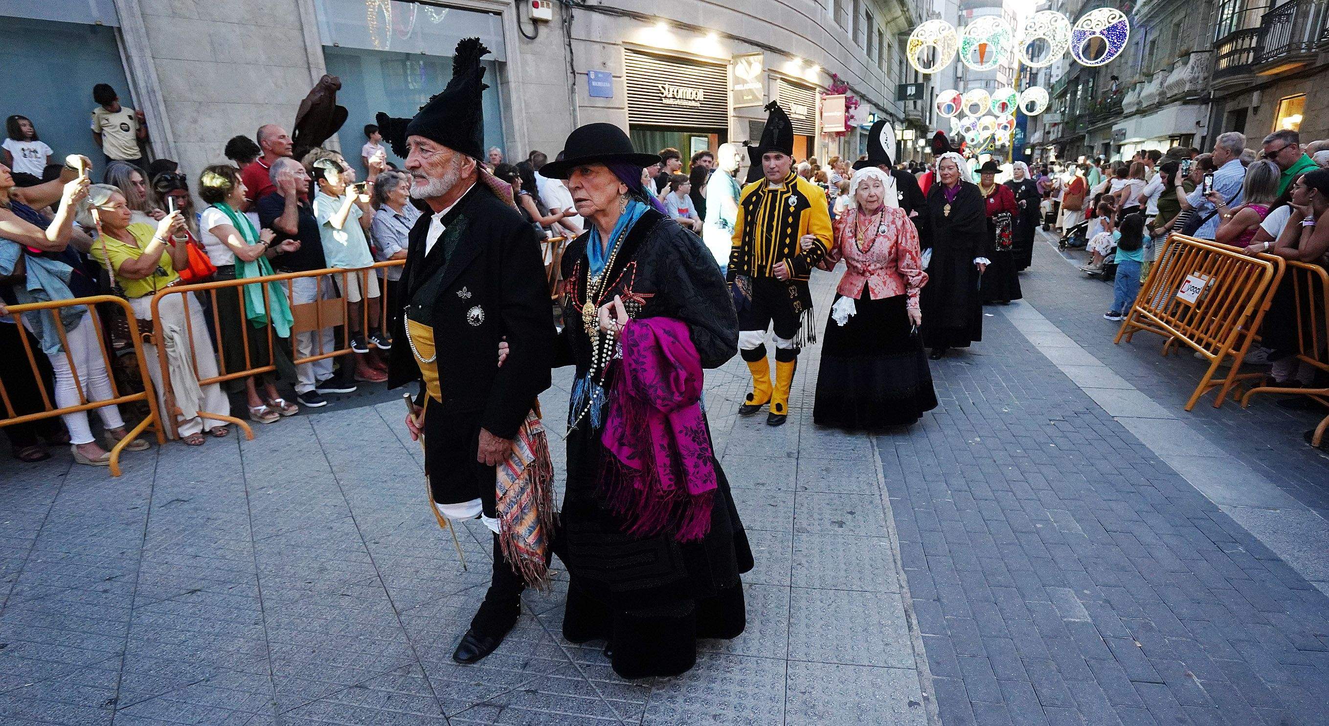 Procesión na honra da Virxe Peregrina