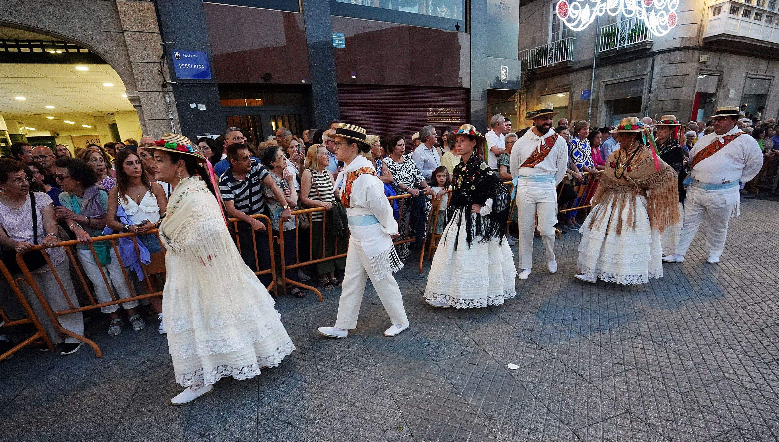 Procesión na honra da Virxe Peregrina