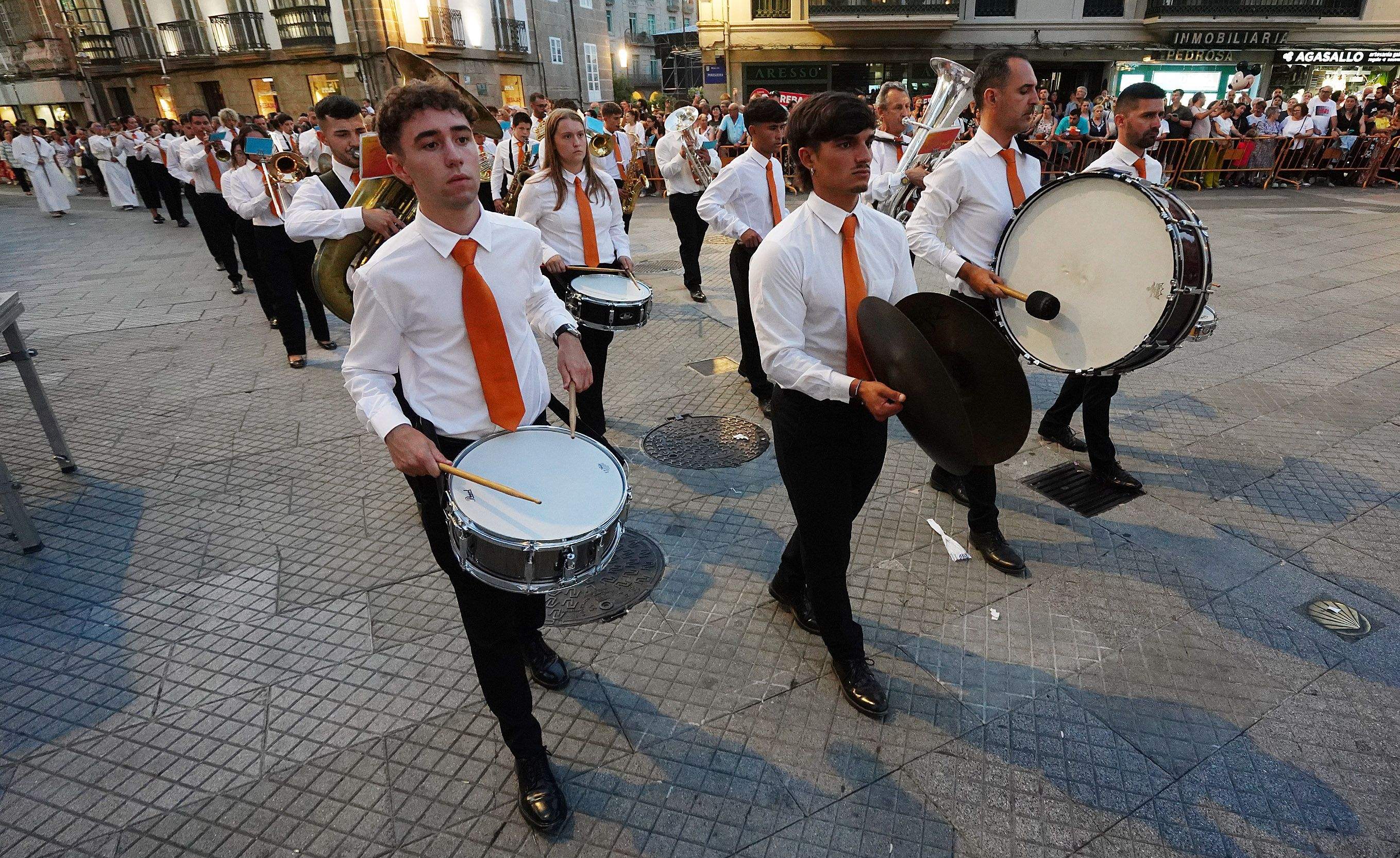 Procesión na honra da Virxe Peregrina