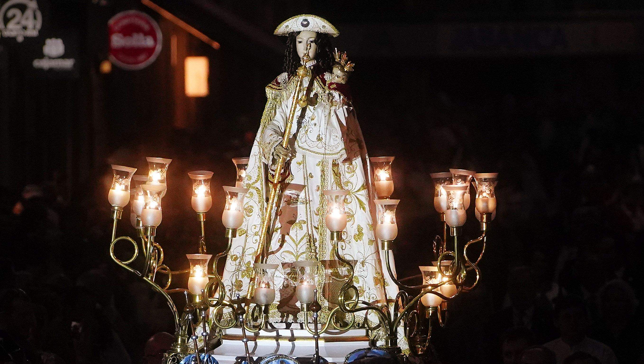 Procesión na honra da Virxe Peregrina