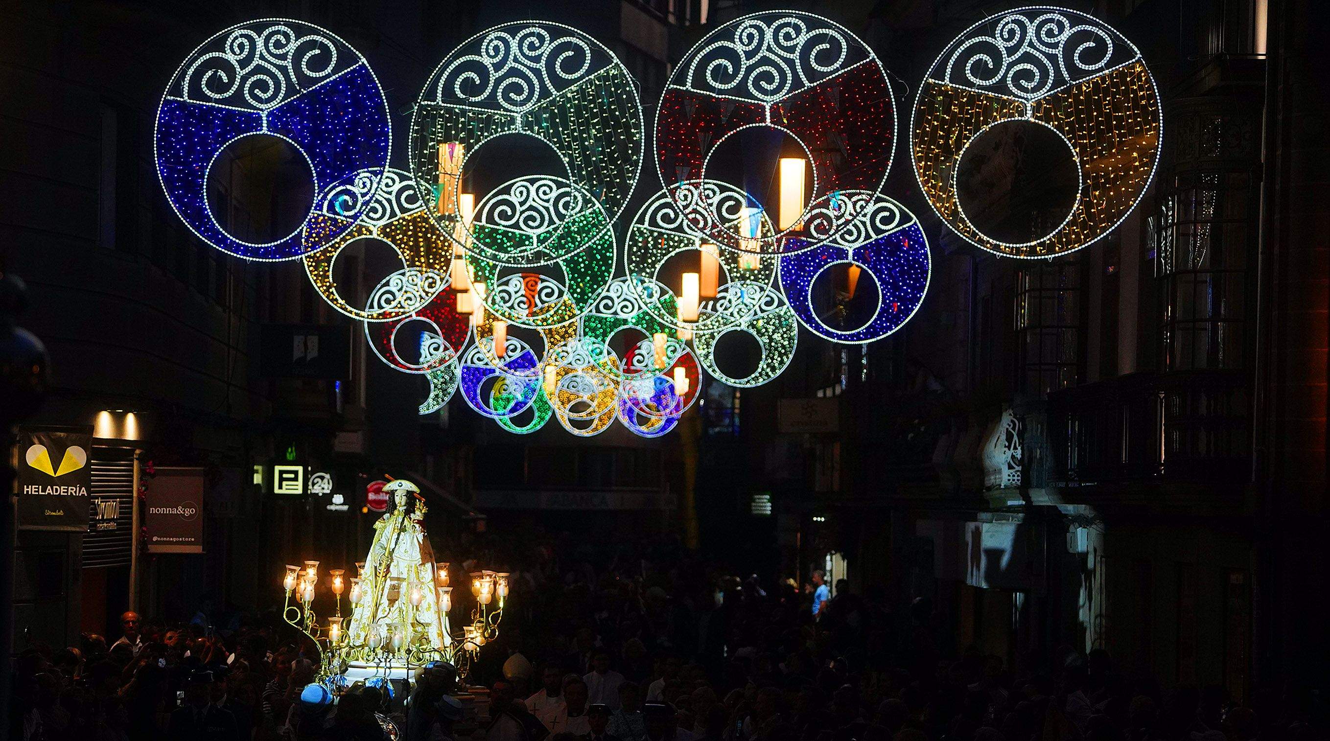 Procesión na honra da Virxe Peregrina