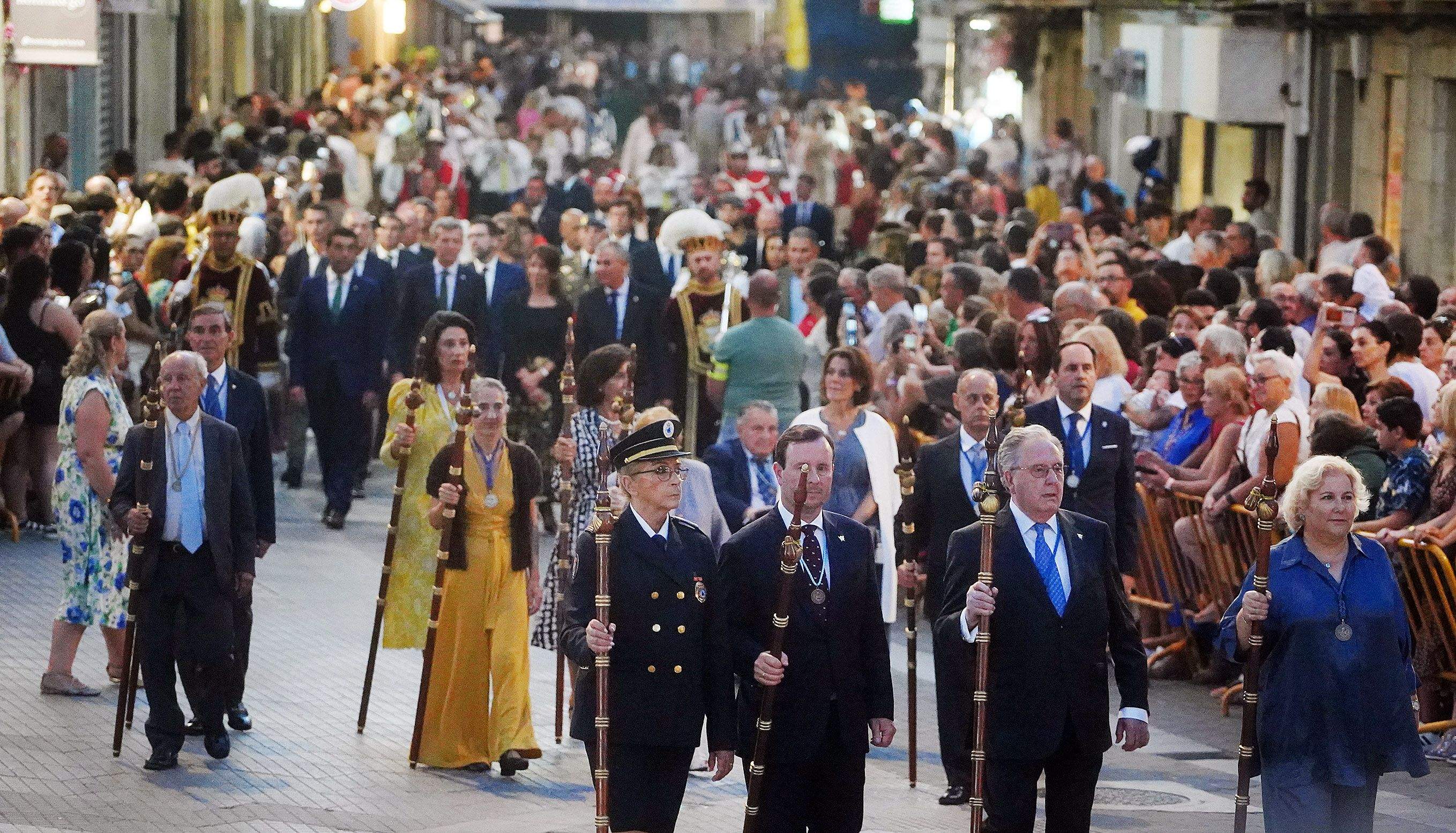 Procesión na honra da Virxe Peregrina