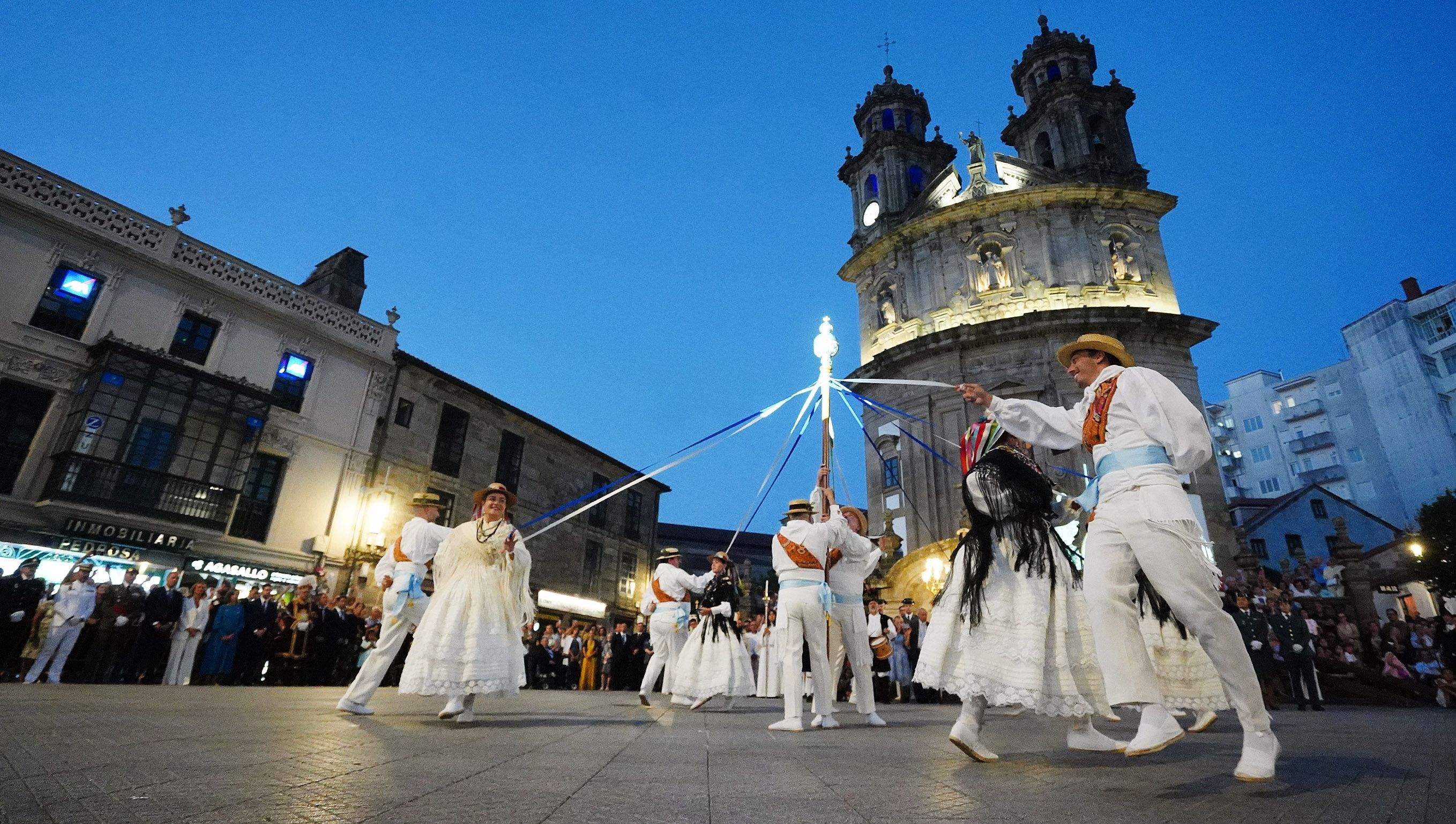 Procesión na honra da Virxe Peregrina