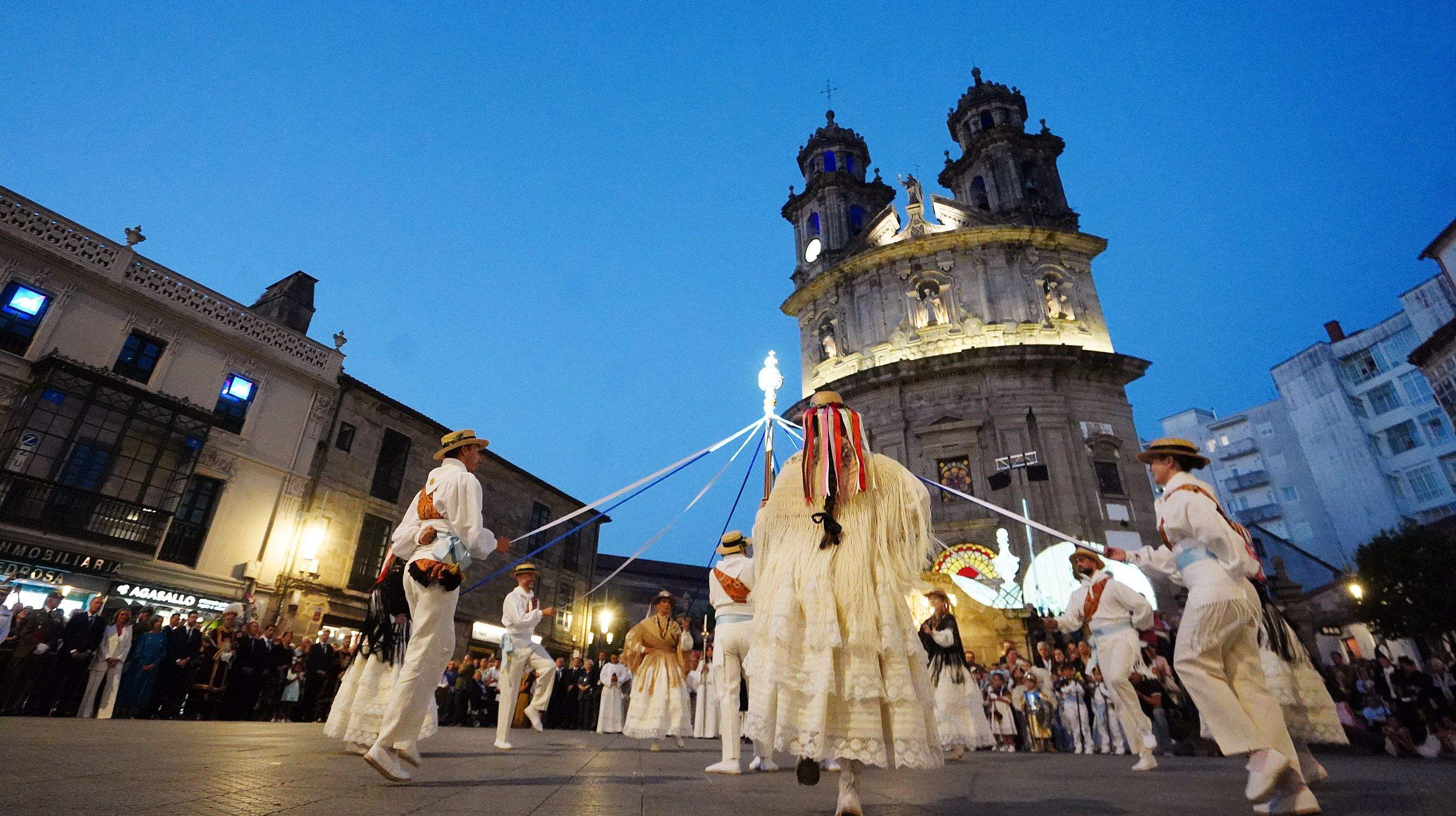 Procesión na honra da Virxe Peregrina