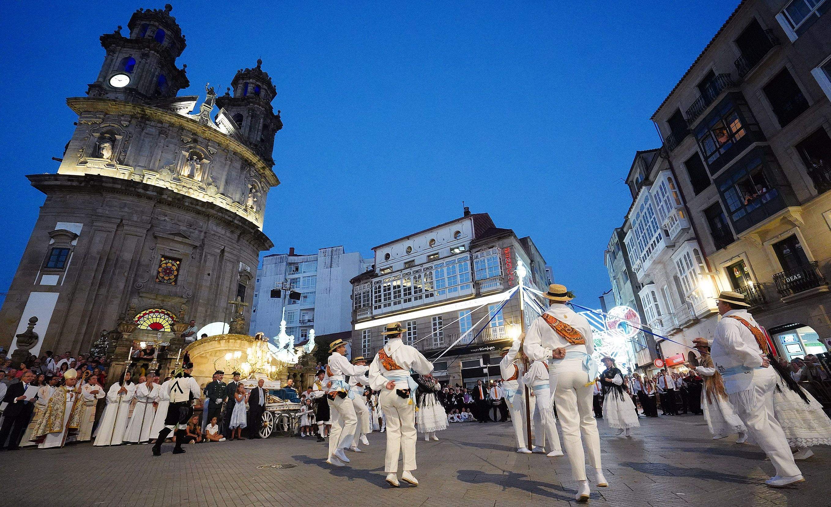 Procesión na honra da Virxe Peregrina