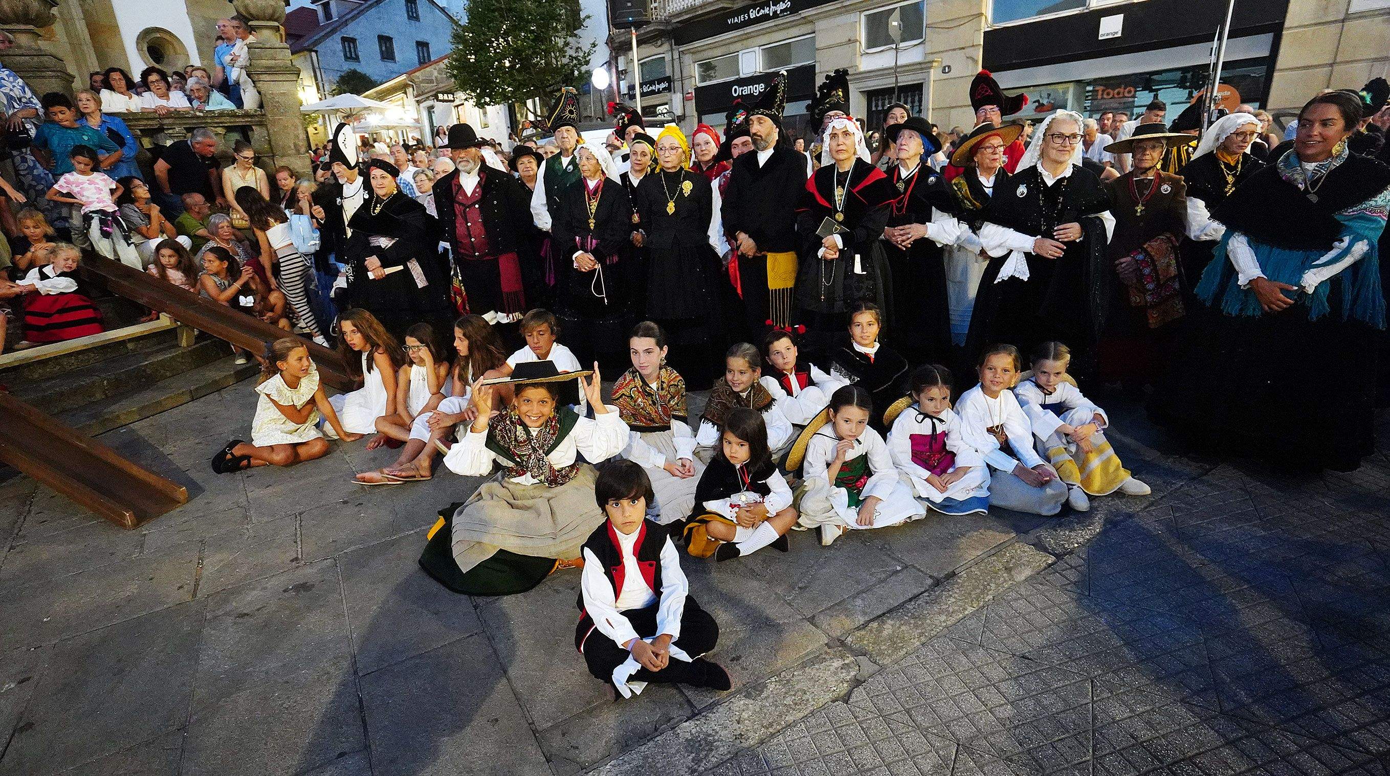 Procesión na honra da Virxe Peregrina