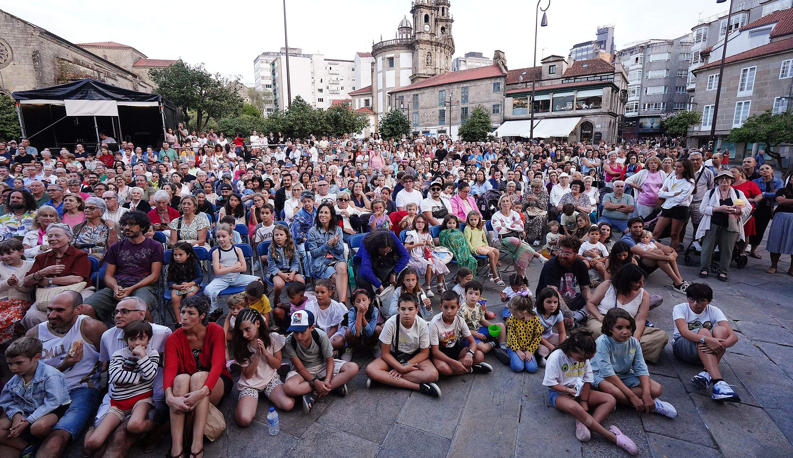 Circo en la Praza da Ferrería con Vol'e Temps