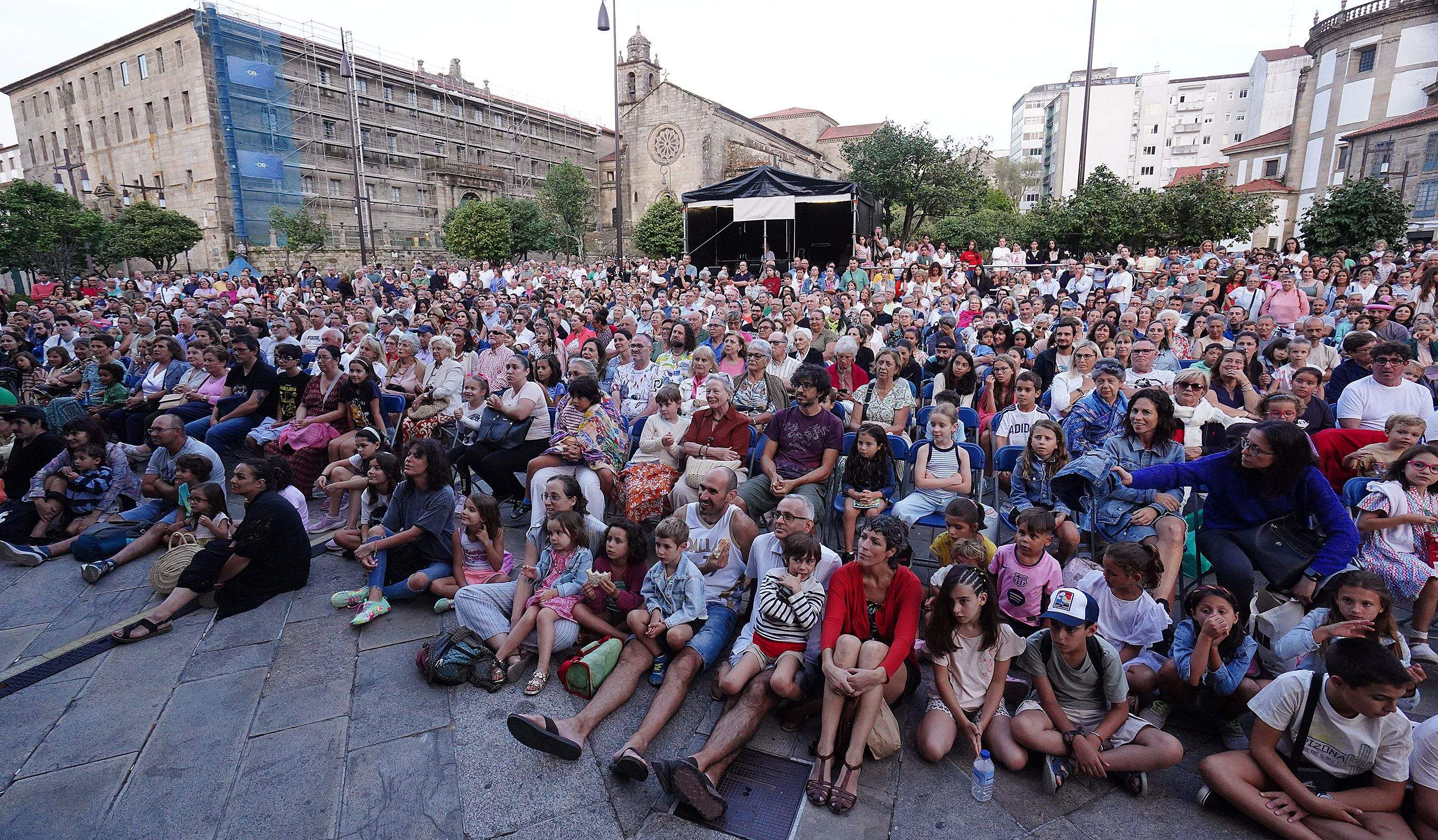 Circo en la Praza da Ferrería con Vol'e Temps