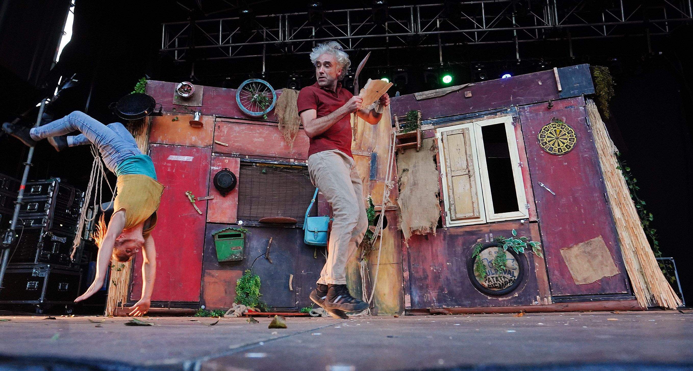Circo en la Praza da Ferrería con Vol'e Temps
