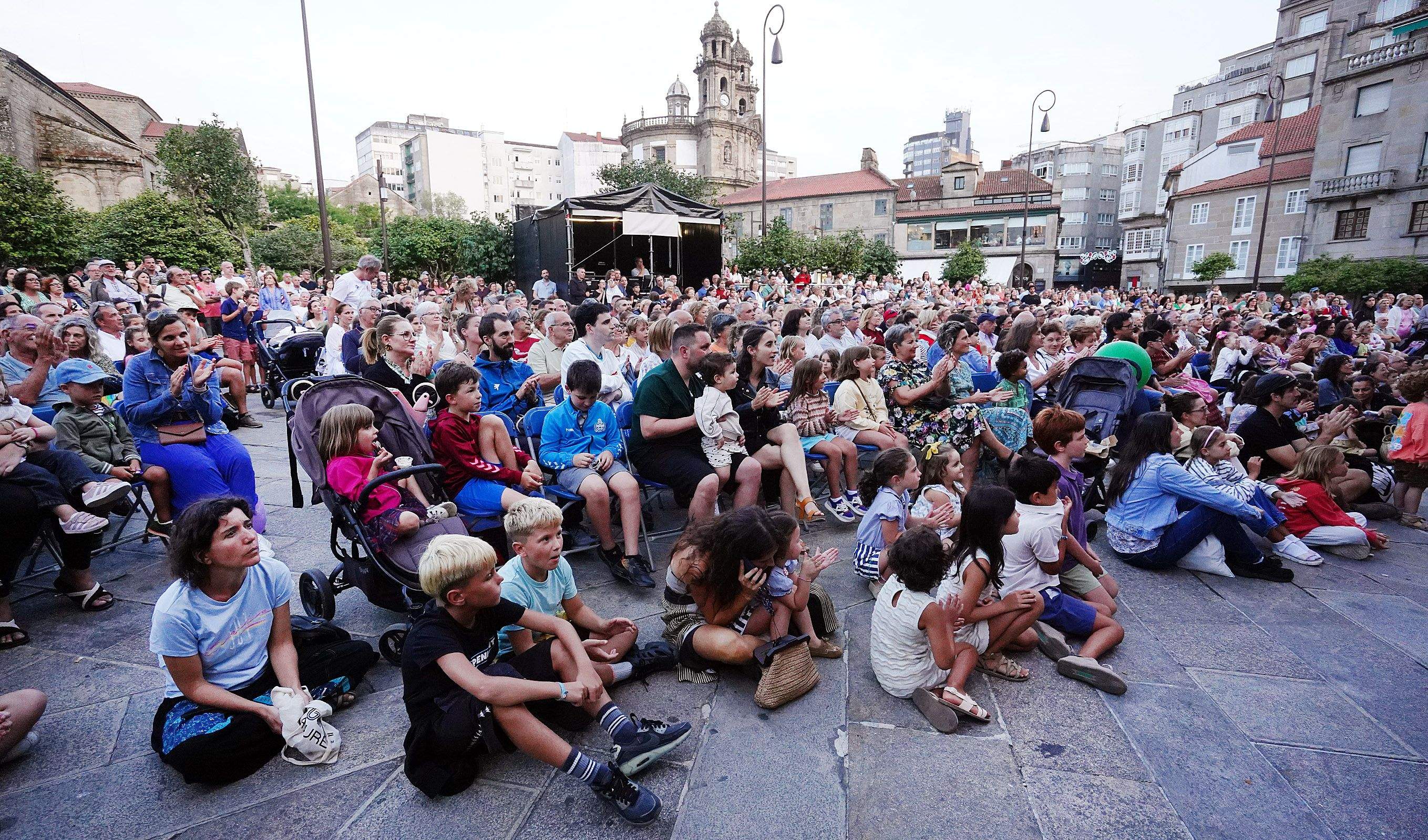 Circo en la Praza da Ferrería con Vol'e Temps