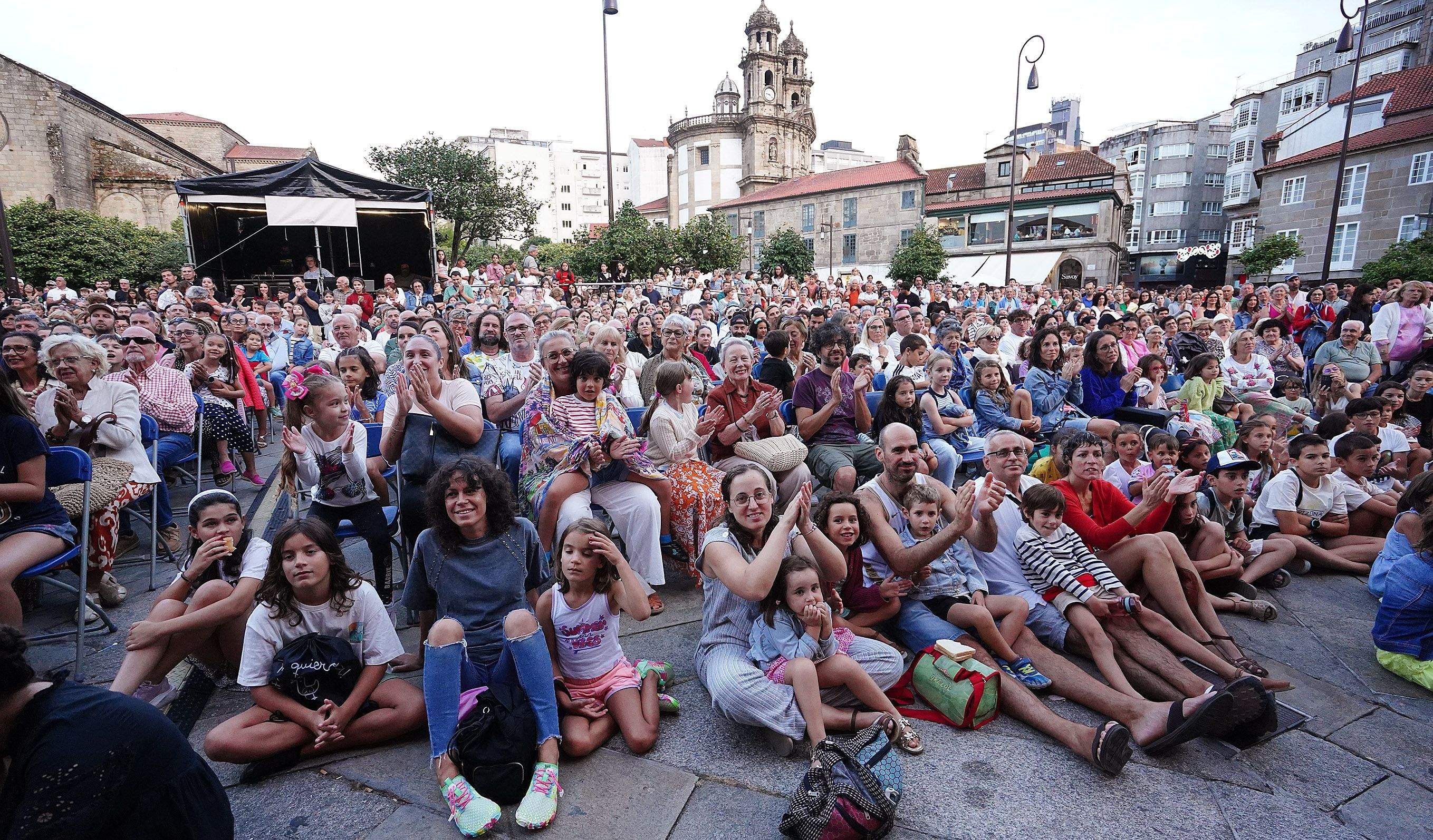 Circo en la Praza da Ferrería con Vol'e Temps