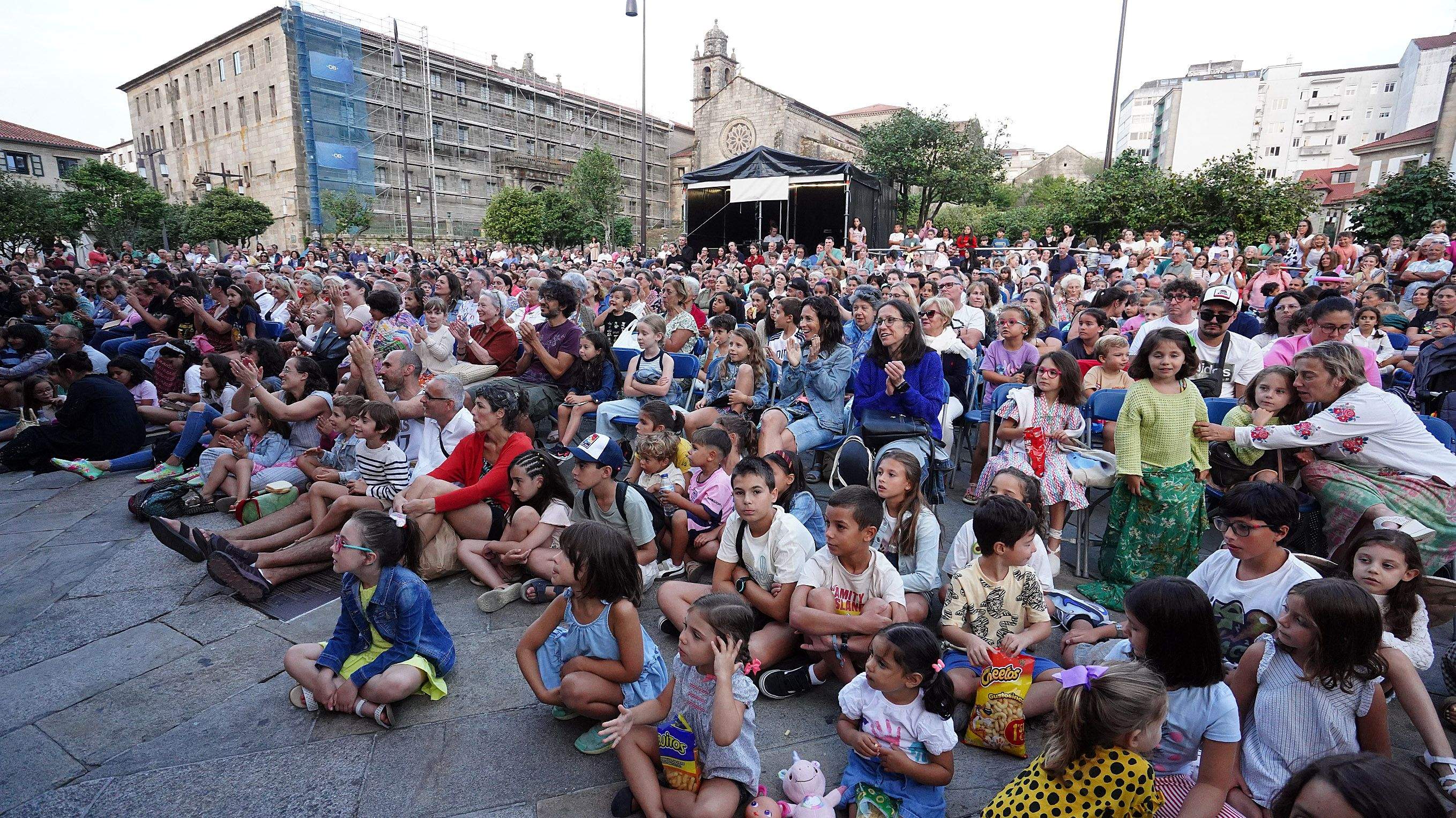 Circo en la Praza da Ferrería con Vol'e Temps