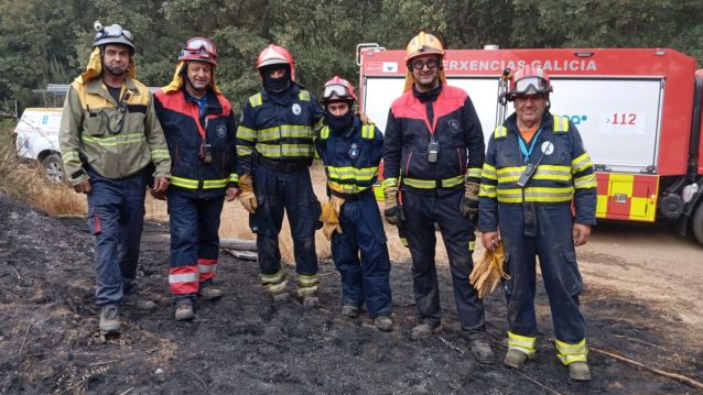 Efectivos contra incendios de Cuntis, Portas e Moraña desprazados a Ourense