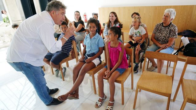 El alcalde de Pontevedra recibe a los niños saharauis del programa "Vacaciones en Paz" El alcalde de Pontevedra recibe a los niños saharauis del programa "Vacaciones en Paz"