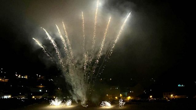 Tirada de fogos artificiais na praia de Loira (Arquivo) Tirada de fogos artificiais na praia de Loira (Arquivo)