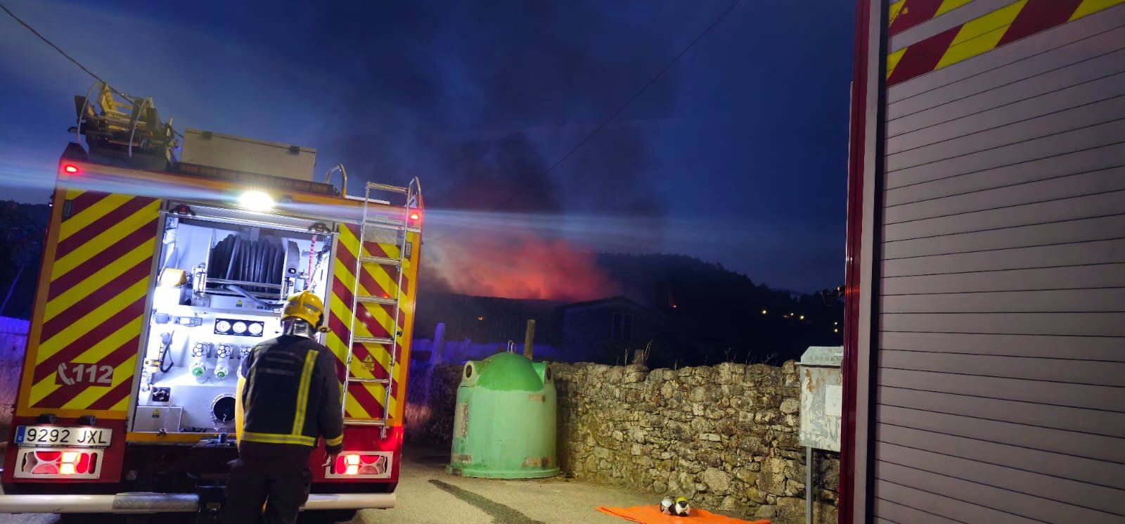 Incendio en almacén particular en Arcos da Condesa