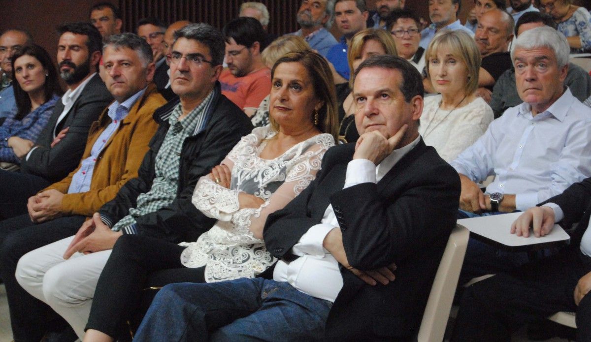 Carmela Silva y Abel Caballero, en el comité provincial del PSdeG-PSOE