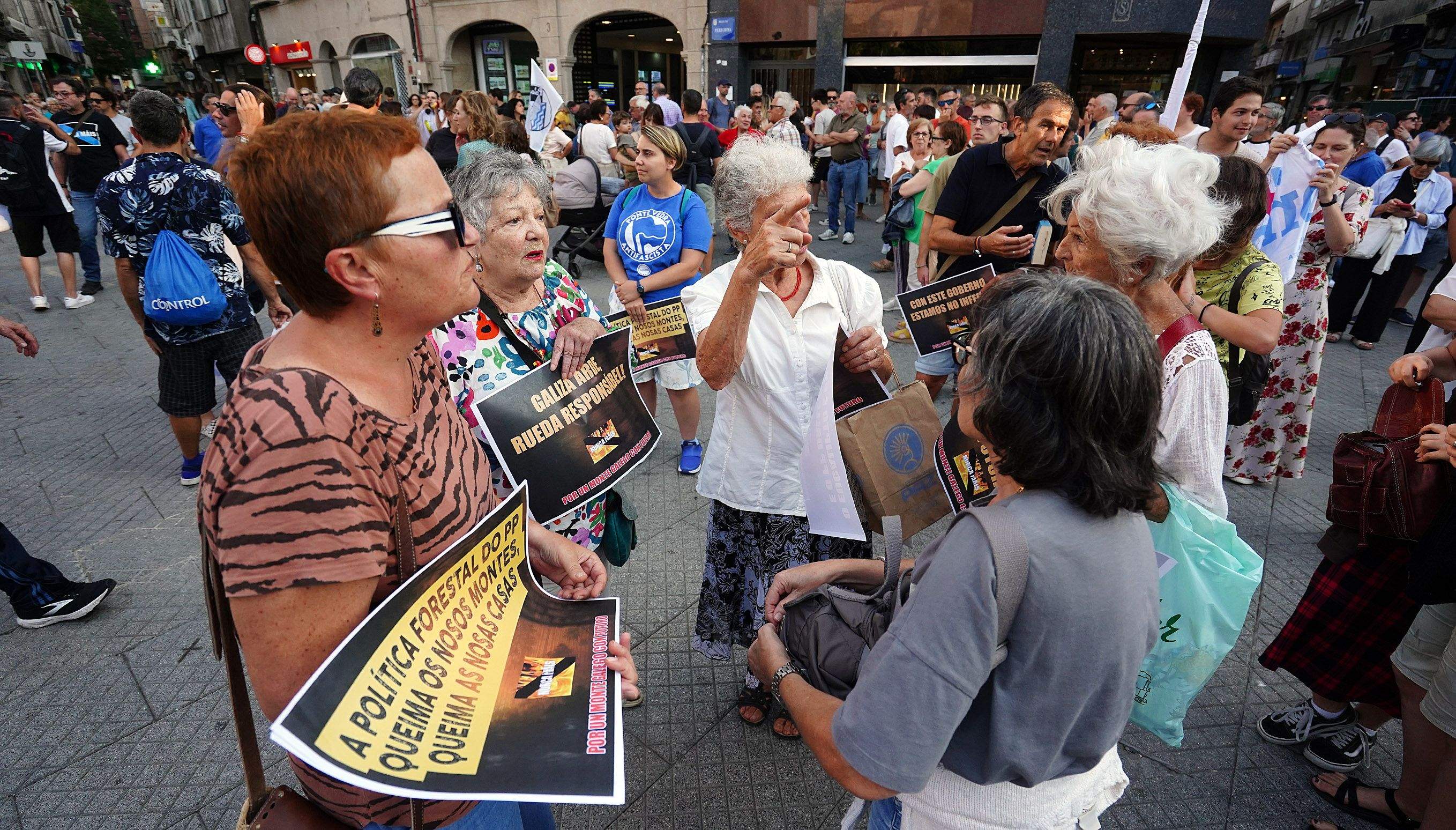 Protesta na Peregrina contra a política forestal do PP Protesta na Peregrina contra a política forestal do PP
