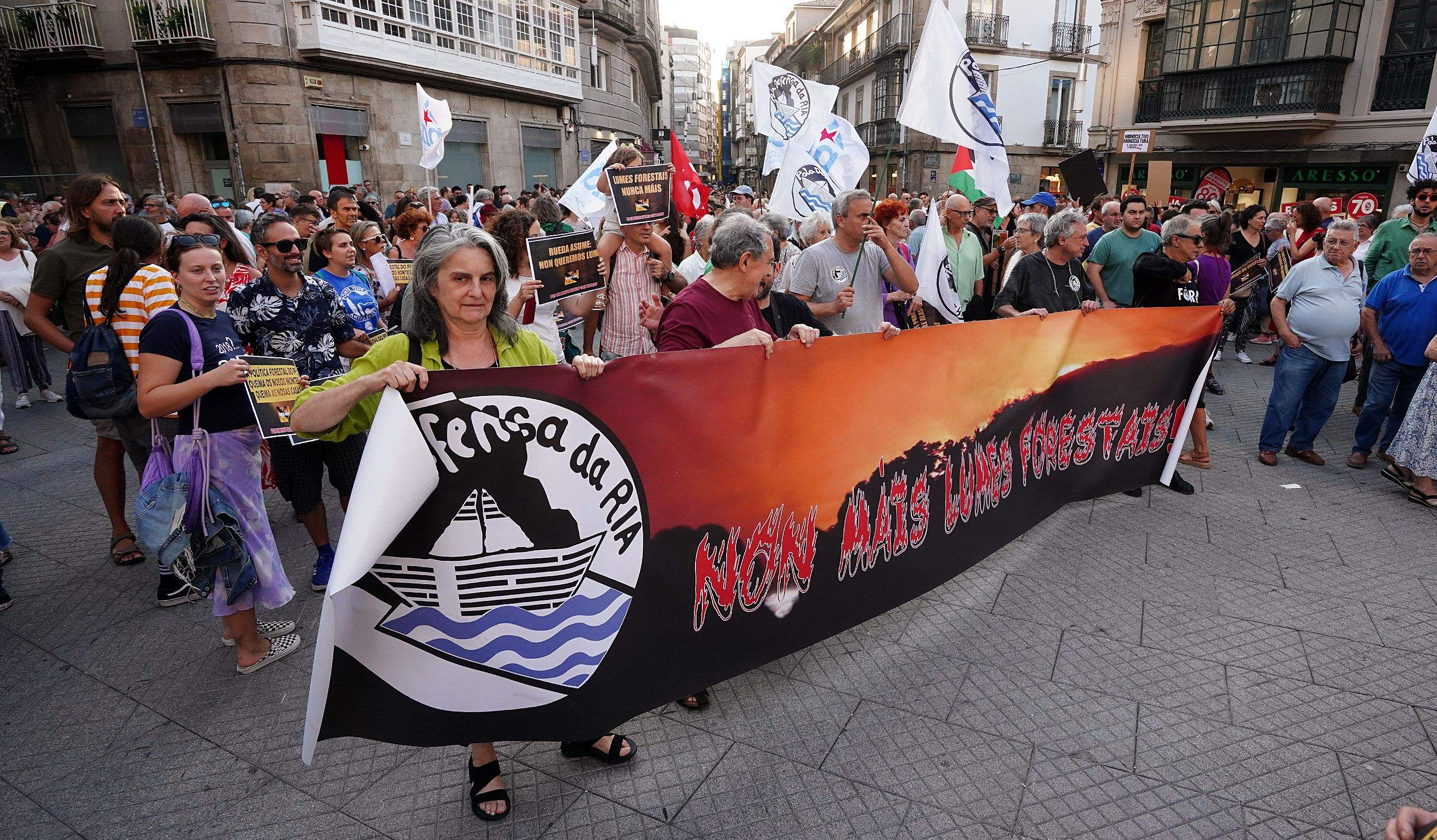 Protesta na Peregrina contra a política forestal do PP Protesta na Peregrina contra a política forestal do PP