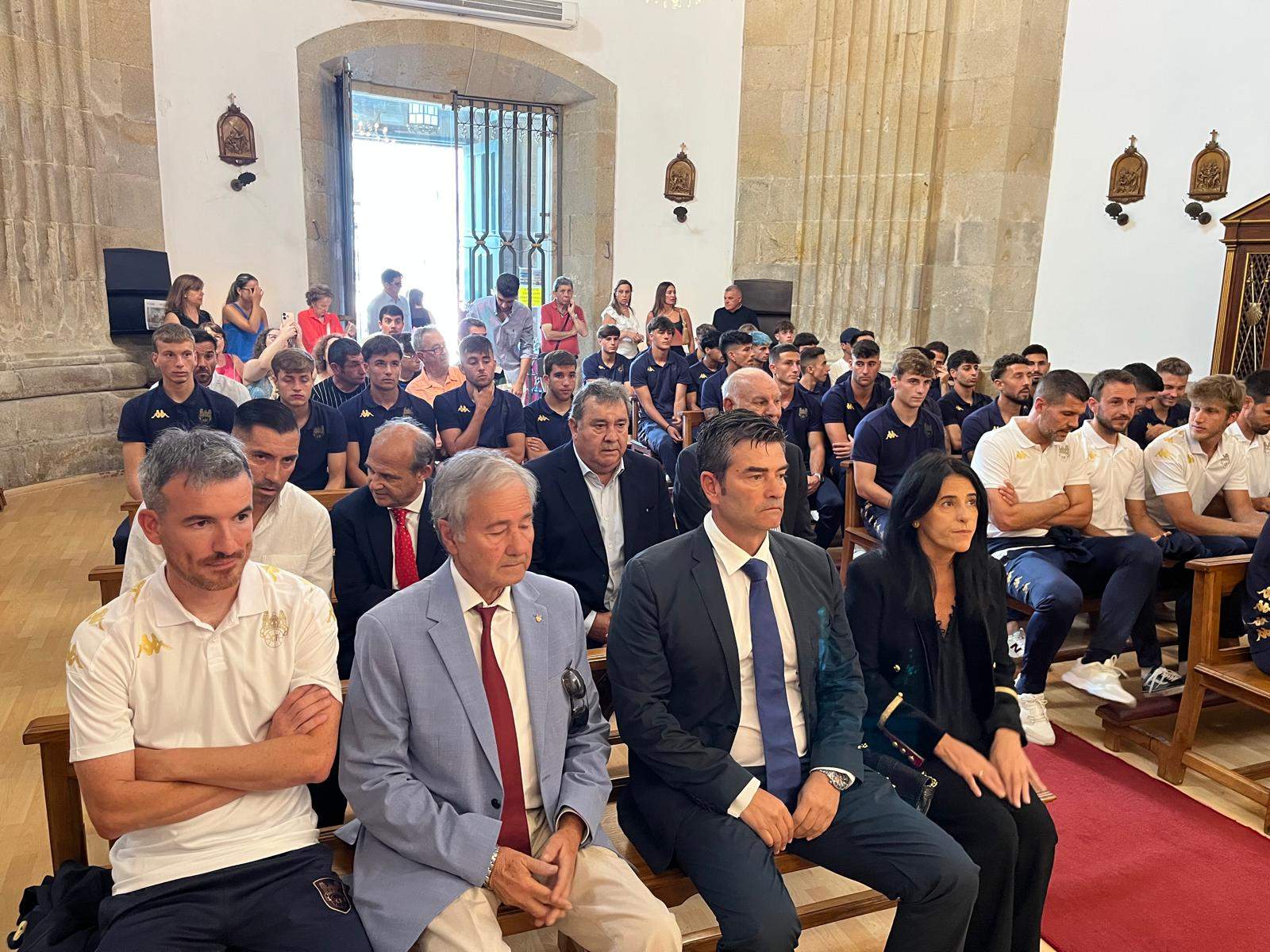 Ofrenda floral do Pontevedra CF á Virxe Peregrina