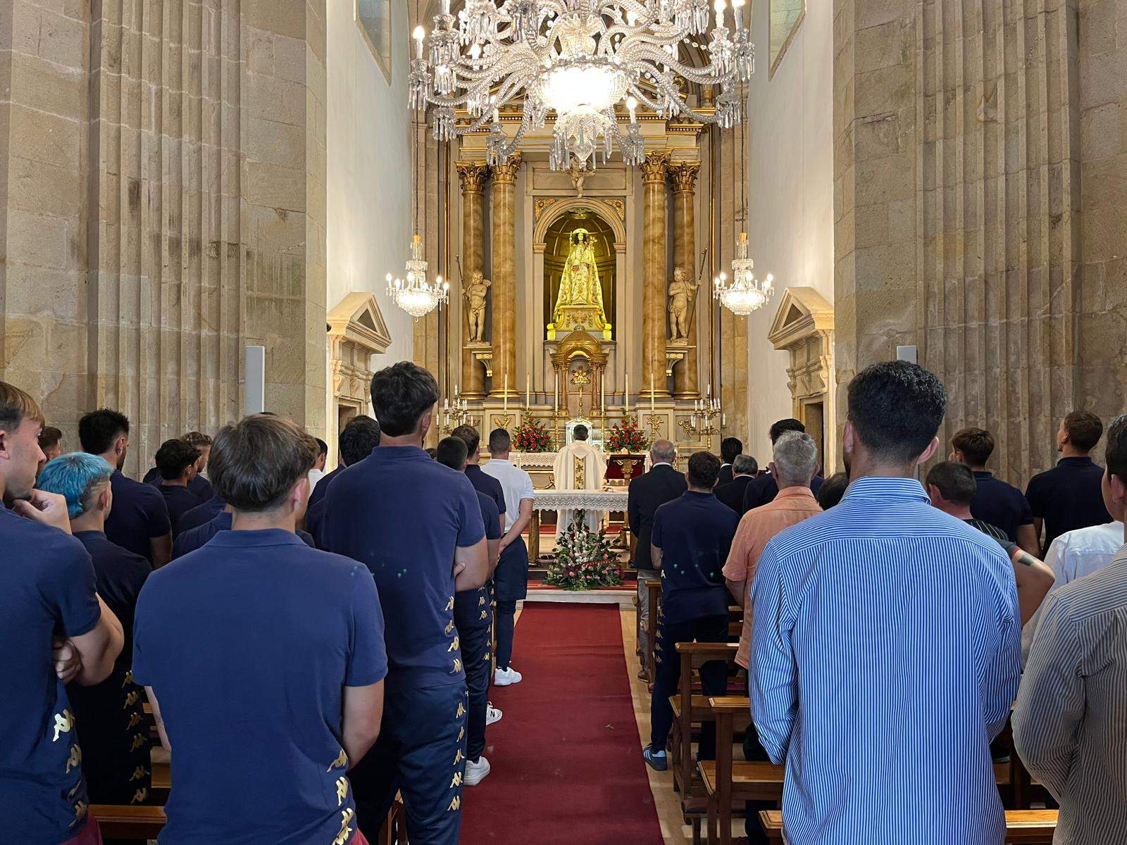 Ofrenda floral do Pontevedra CF á Virxe Peregrina