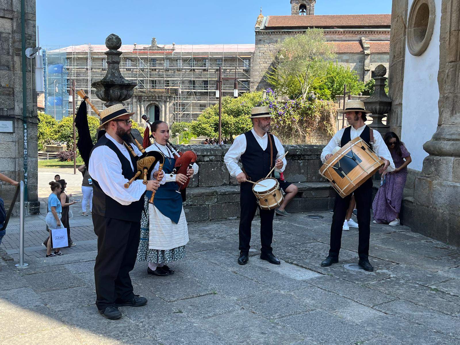 Ofrenda floral do Pontevedra CF á Virxe Peregrina