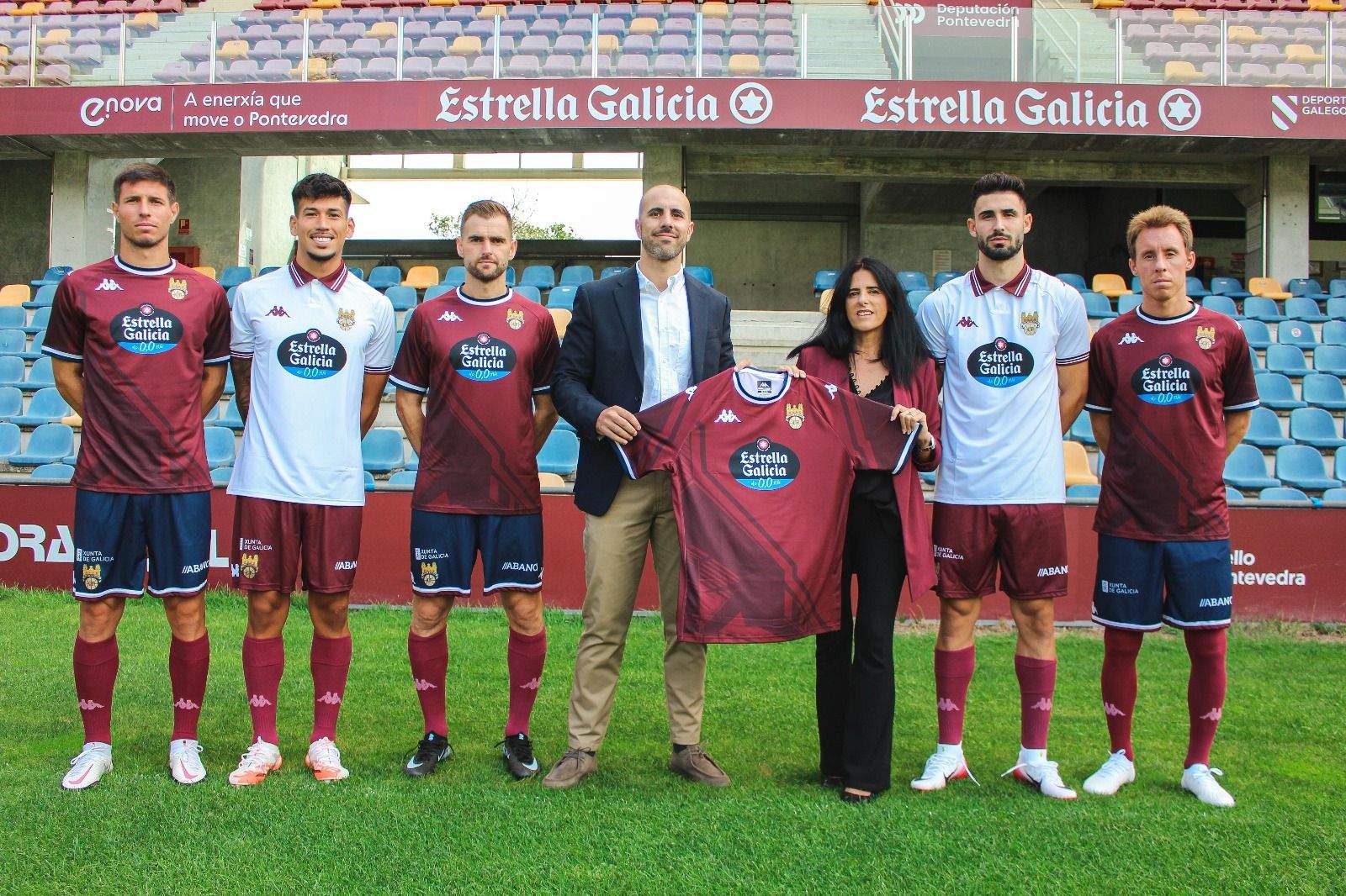 Presentación das camisetas do Pontevedra CF para a tempada 25-26