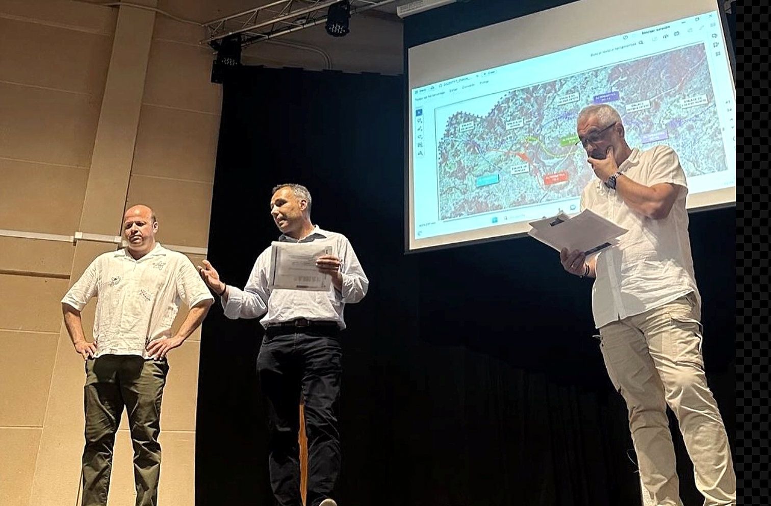 Reunión vecinal en Caldas con los representantes políticos para tratar la Variante Oeste