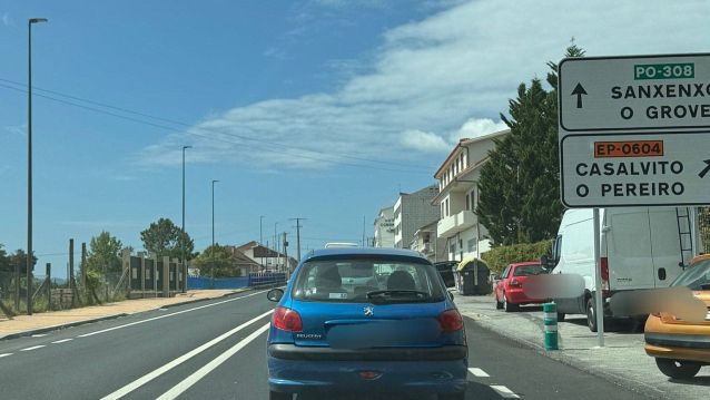 Colas de tráfico no acceso a Combarro na PO 308