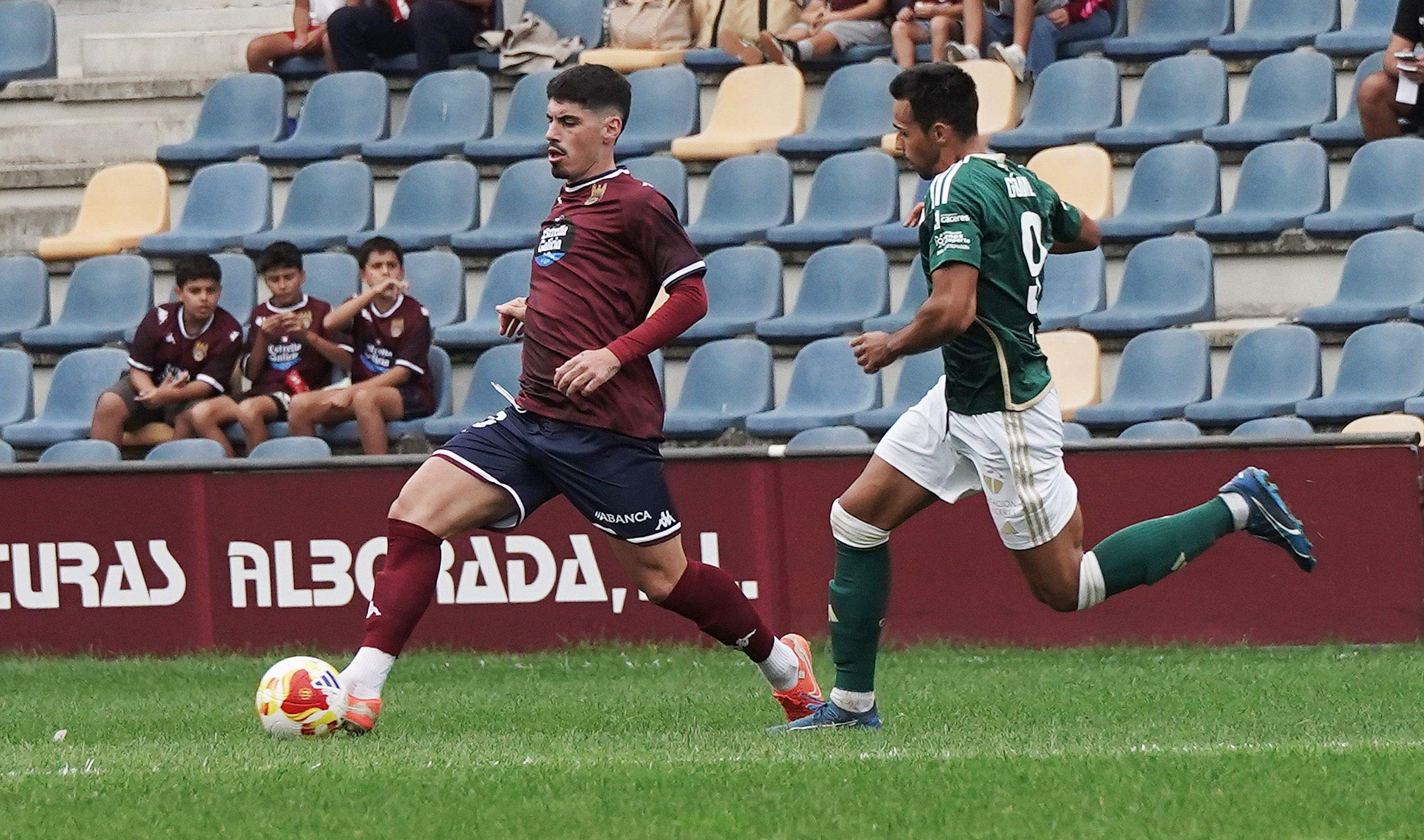 Partido entre Pontevedra CF y Cacereño en Pasarón Partido entre Pontevedra CF y Cacereño en Pasarón