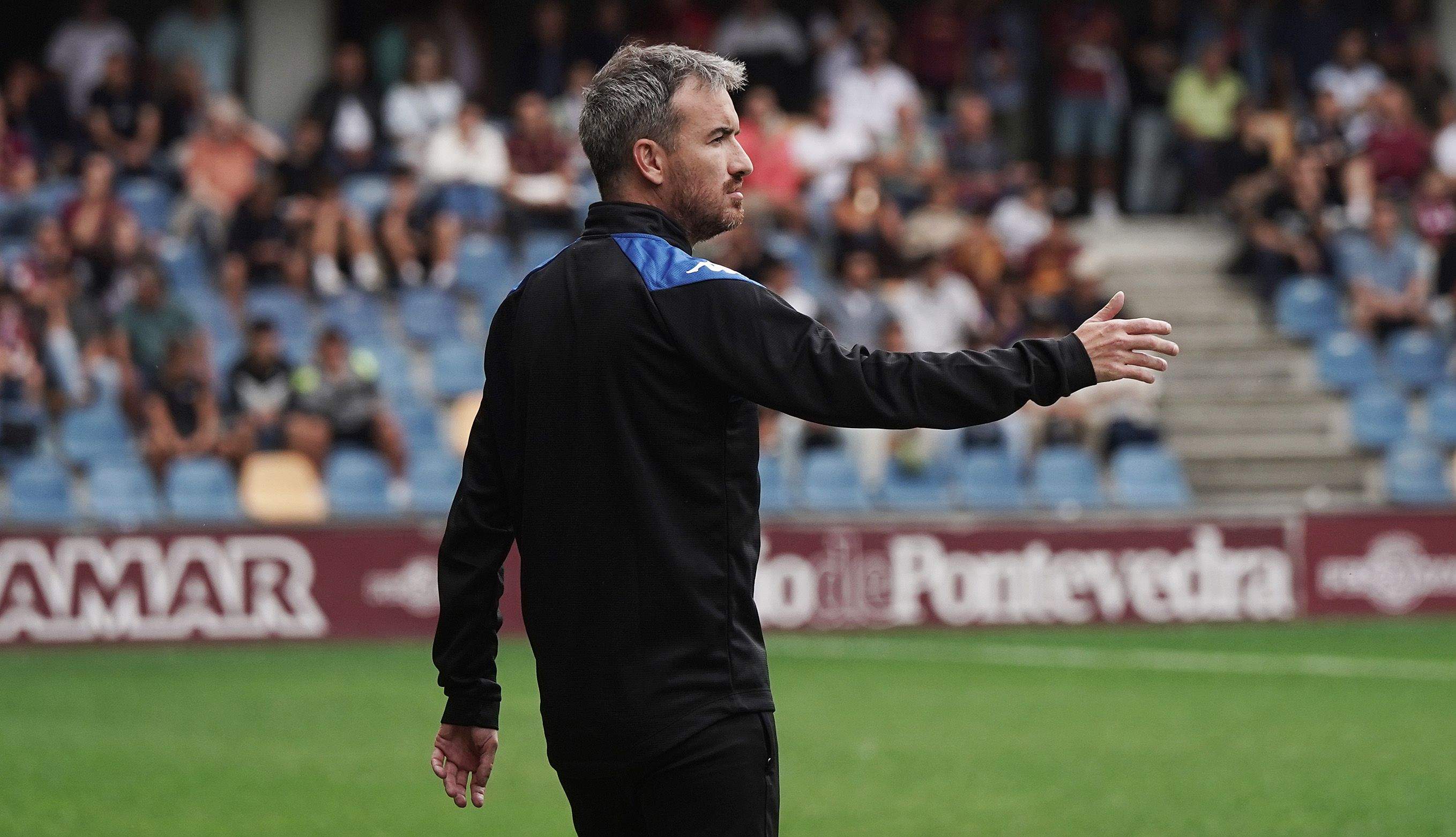 Partido entre Pontevedra CF e Cacereño en Pasarón