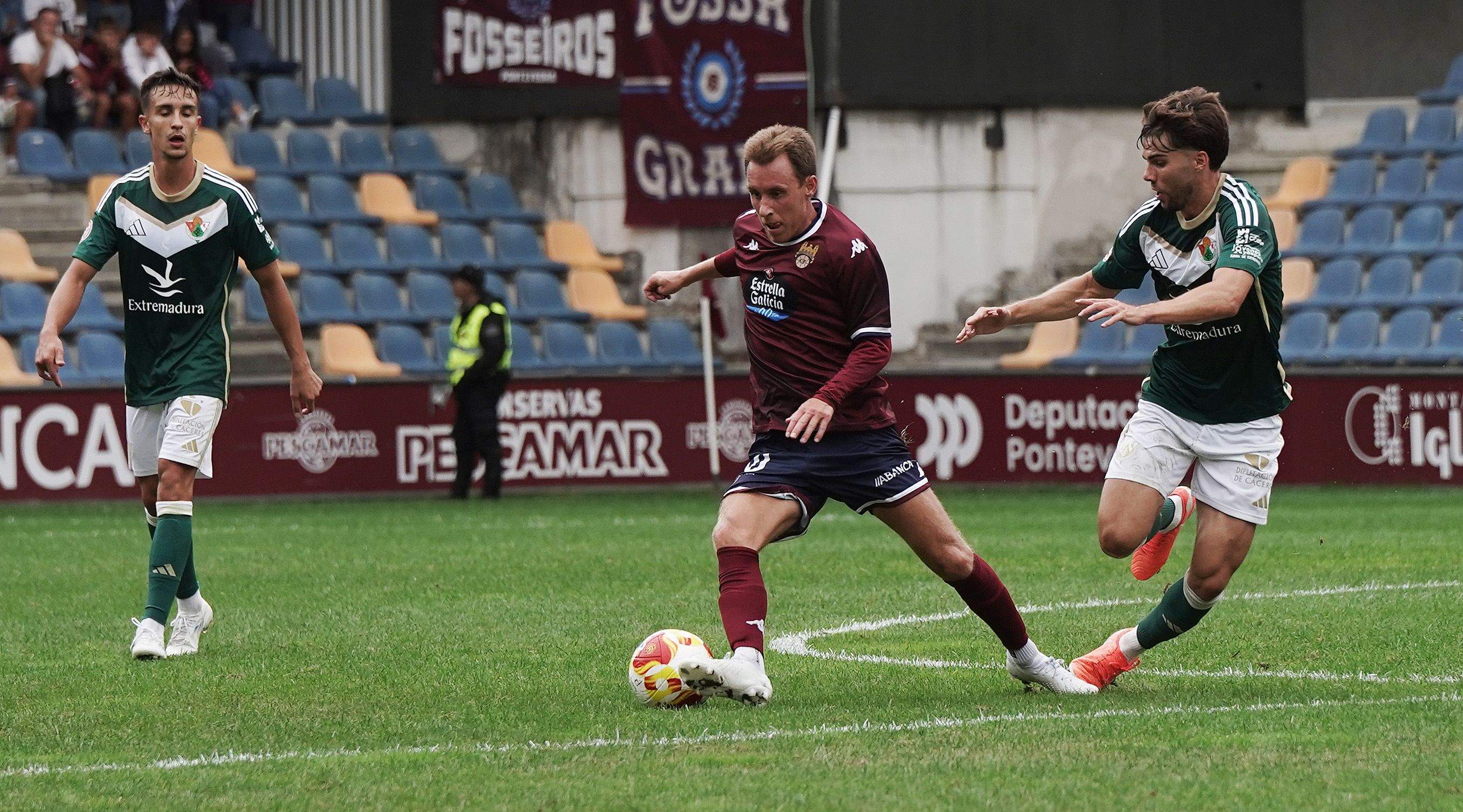 Partido entre Pontevedra CF y Cacereño en Pasarón Partido entre Pontevedra CF y Cacereño en Pasarón