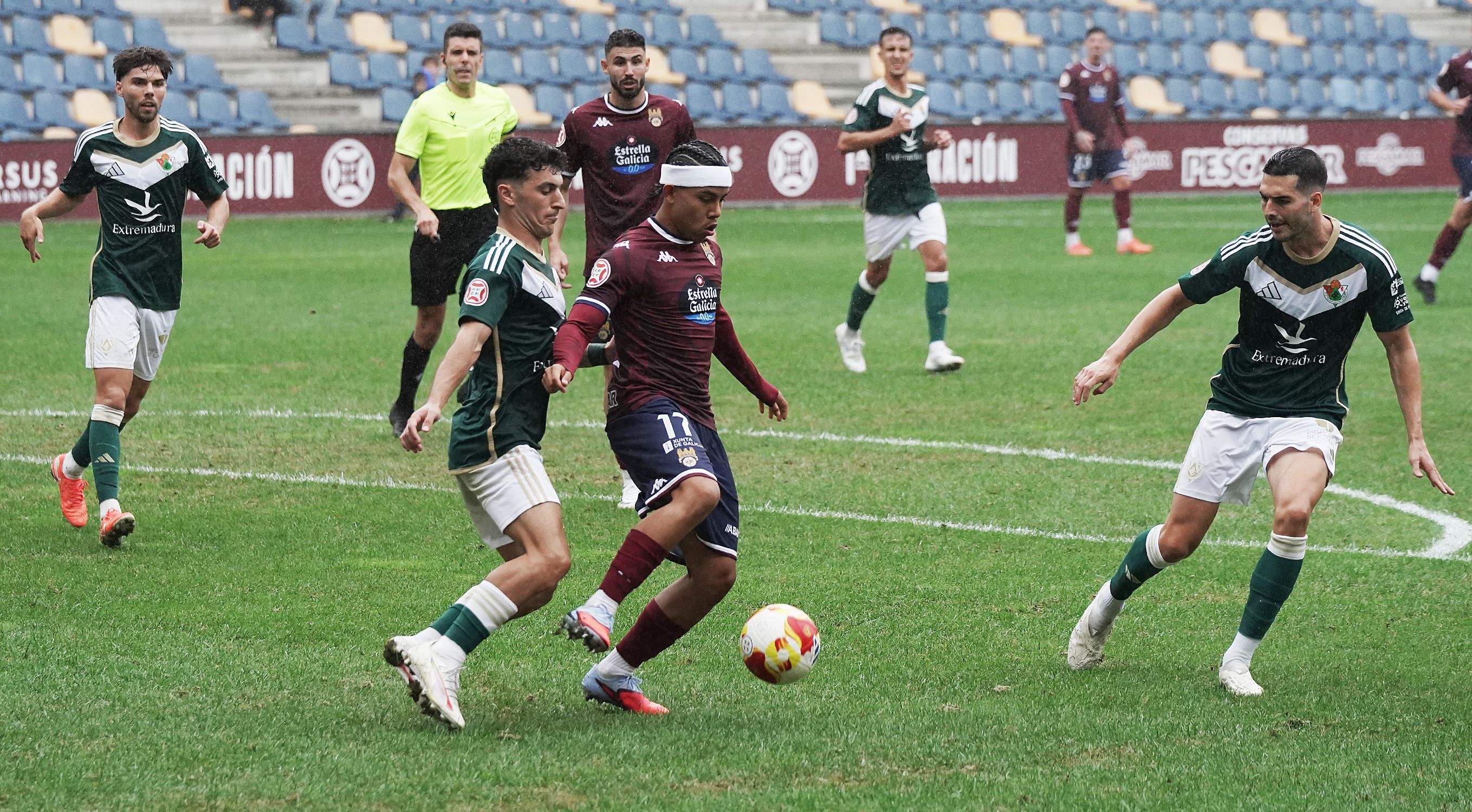 Partido entre Pontevedra CF y Cacereño en Pasarón Partido entre Pontevedra CF y Cacereño en Pasarón