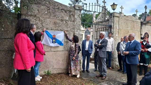 Acto para reivindcar a lingua galega no cemiterio de Cerponzóns Acto para reivindcar a lingua galega no cemiterio de Cerponzóns