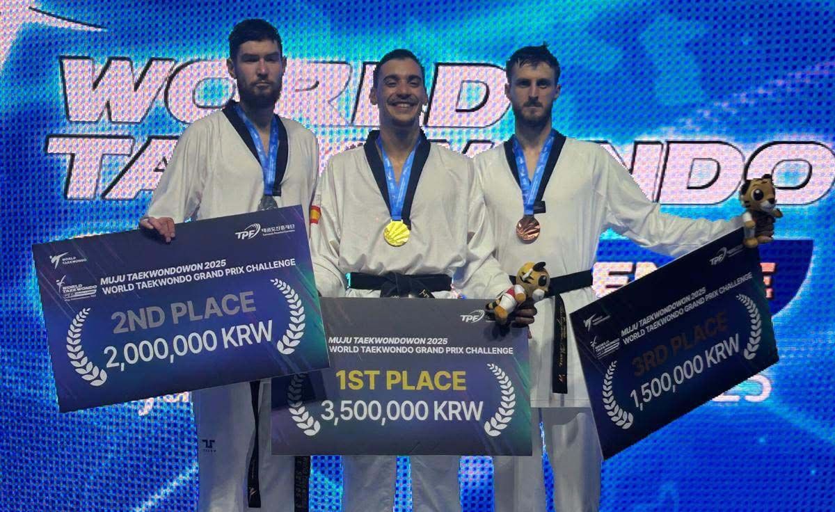 Iván García (en el centro) en el podio del Grand Prix Challenge de Muju