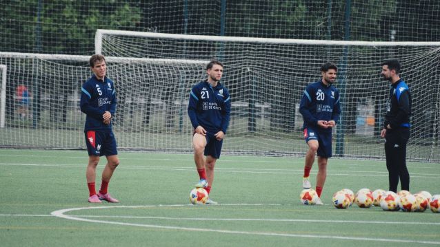 Joao Resende, Marcos Denia e Tiago Rodríguez, no seu primeiro adestramento co Pontevedra Joao Resende, Marcos Denia e Tiago Rodríguez, no seu primeiro adestramento co Pontevedra