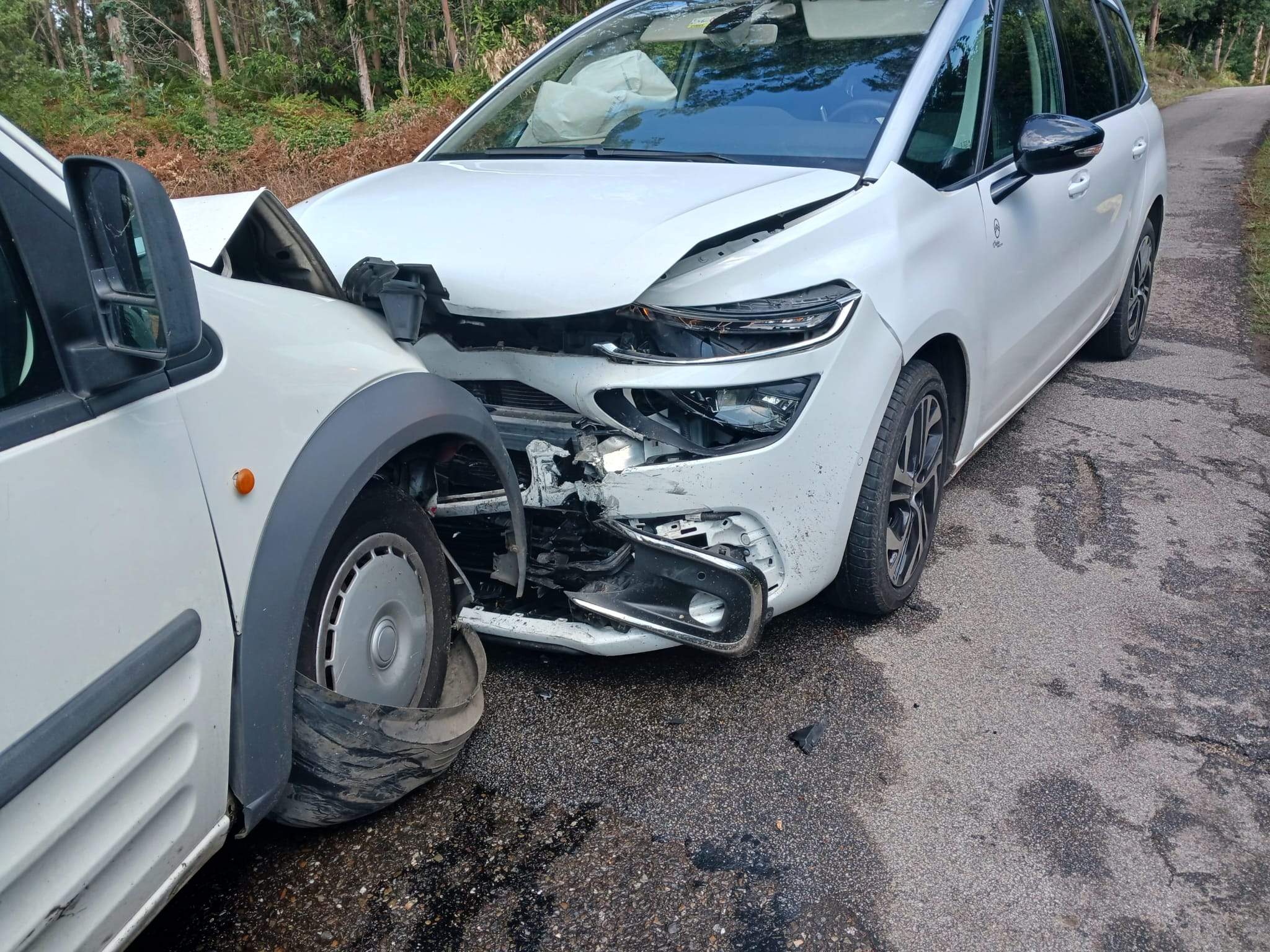 Accidente frontal en Leiro, Ribadumia