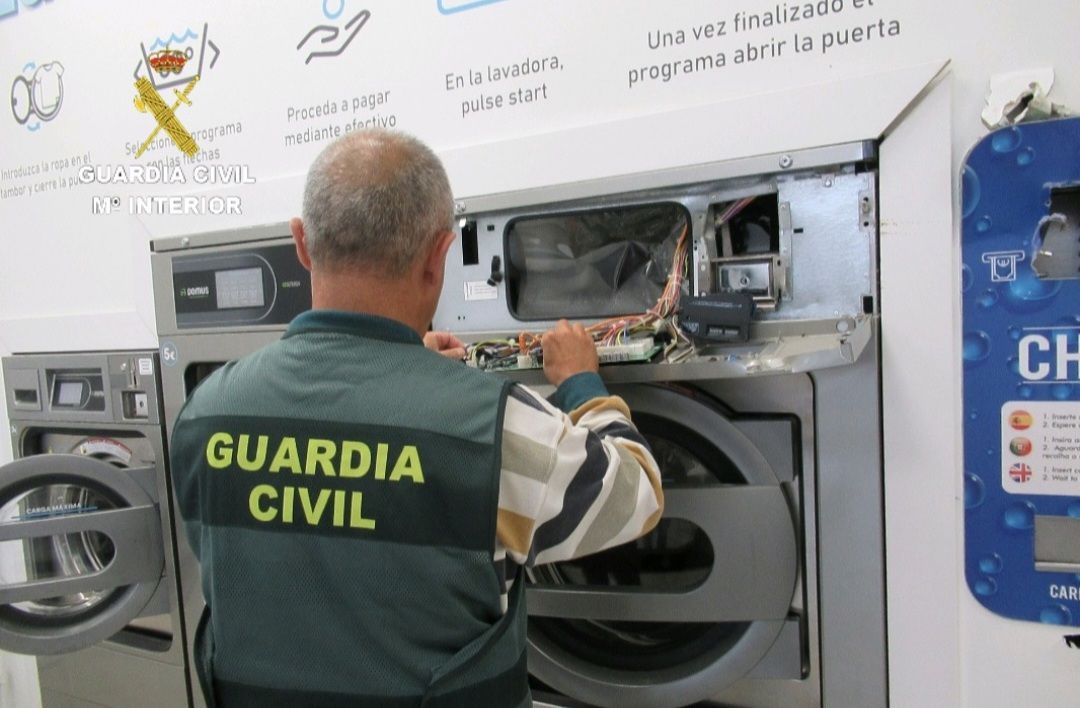 Máquinas de lavado destrozadas por un ladrón en Sanxenxo