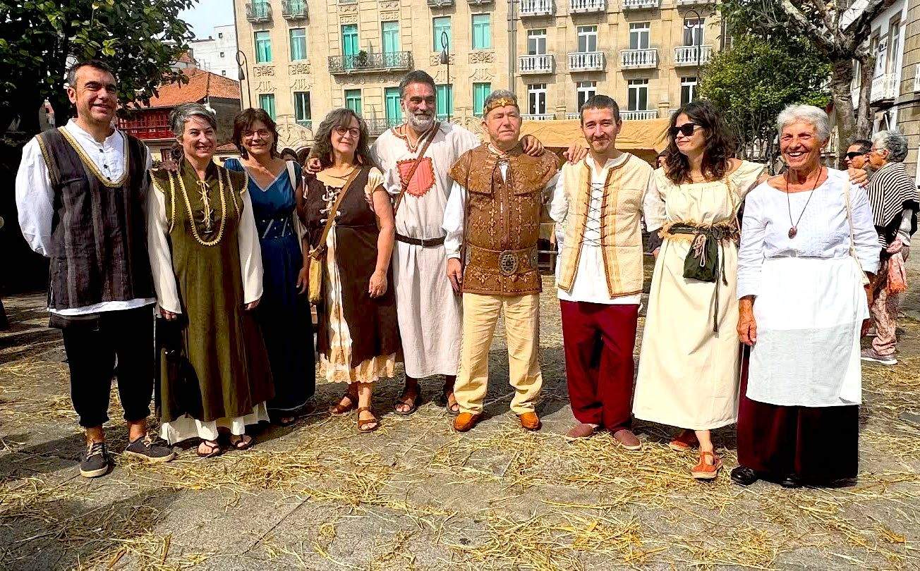 Miguel Anxo Fernández, na Feira Franca, xunto a concelleiros do seu goberno