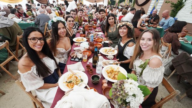 Comidas no centro histórico durante a Feira Franca 2025 Comidas no centro histórico durante a Feira Franca 2025