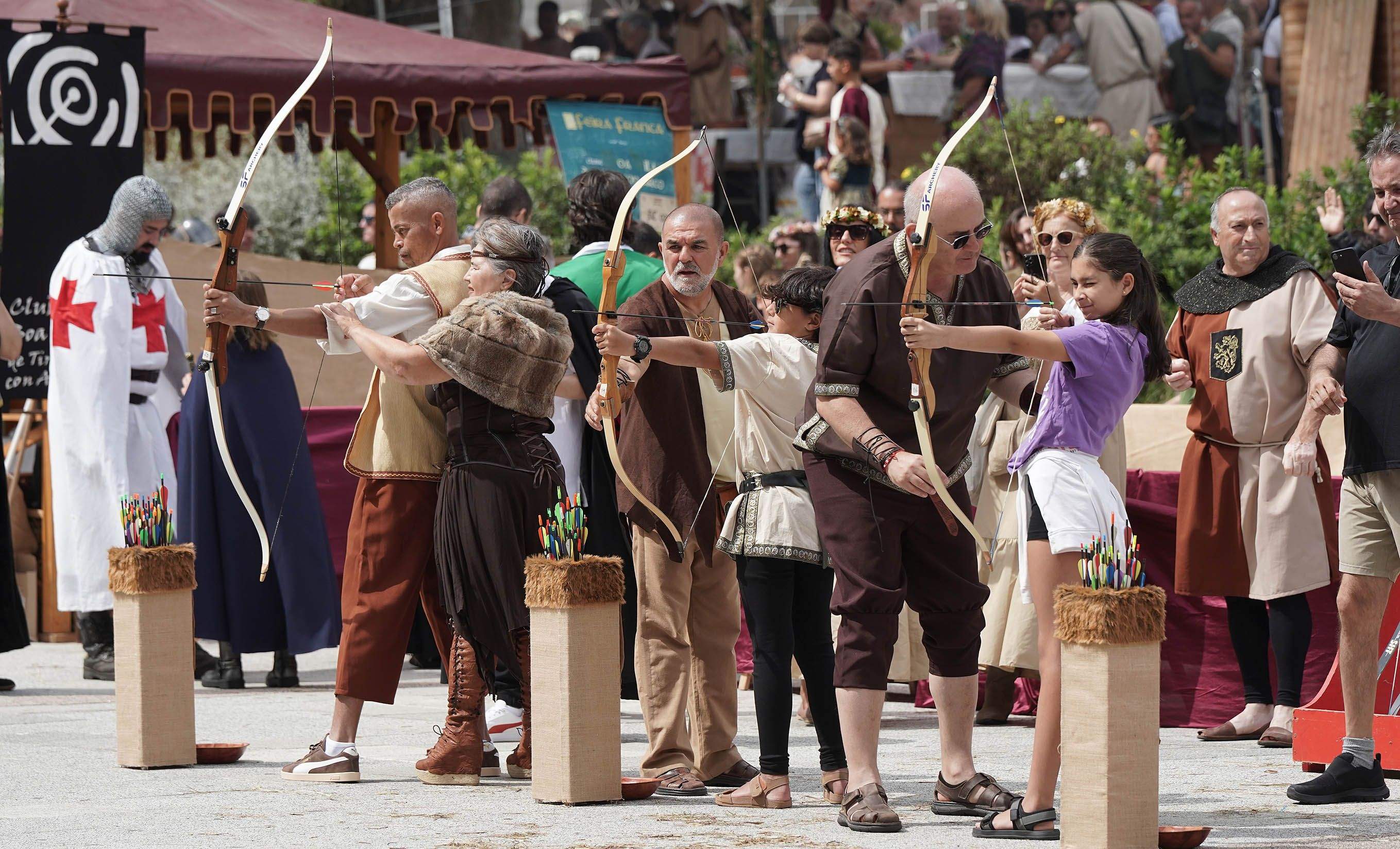 Ambiente por las calles de Pontevedra para festejar la Feira Franca Ambiente por las calles de Pontevedra para festejar la Feira Franca