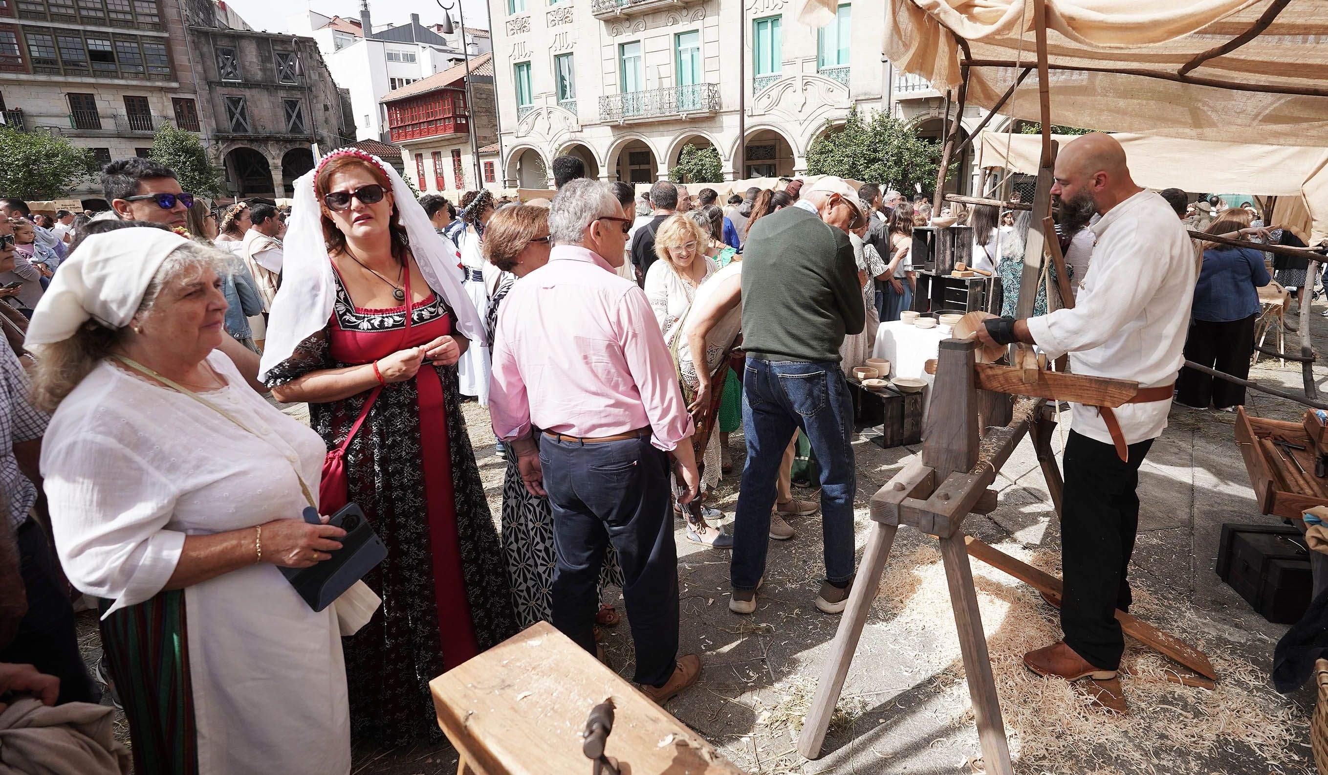 El mercado artesanal y la muestra de oficios, protagonistas en la Feira Franca El mercado artesanal y la muestra de oficios, protagonistas en la Feira Franca