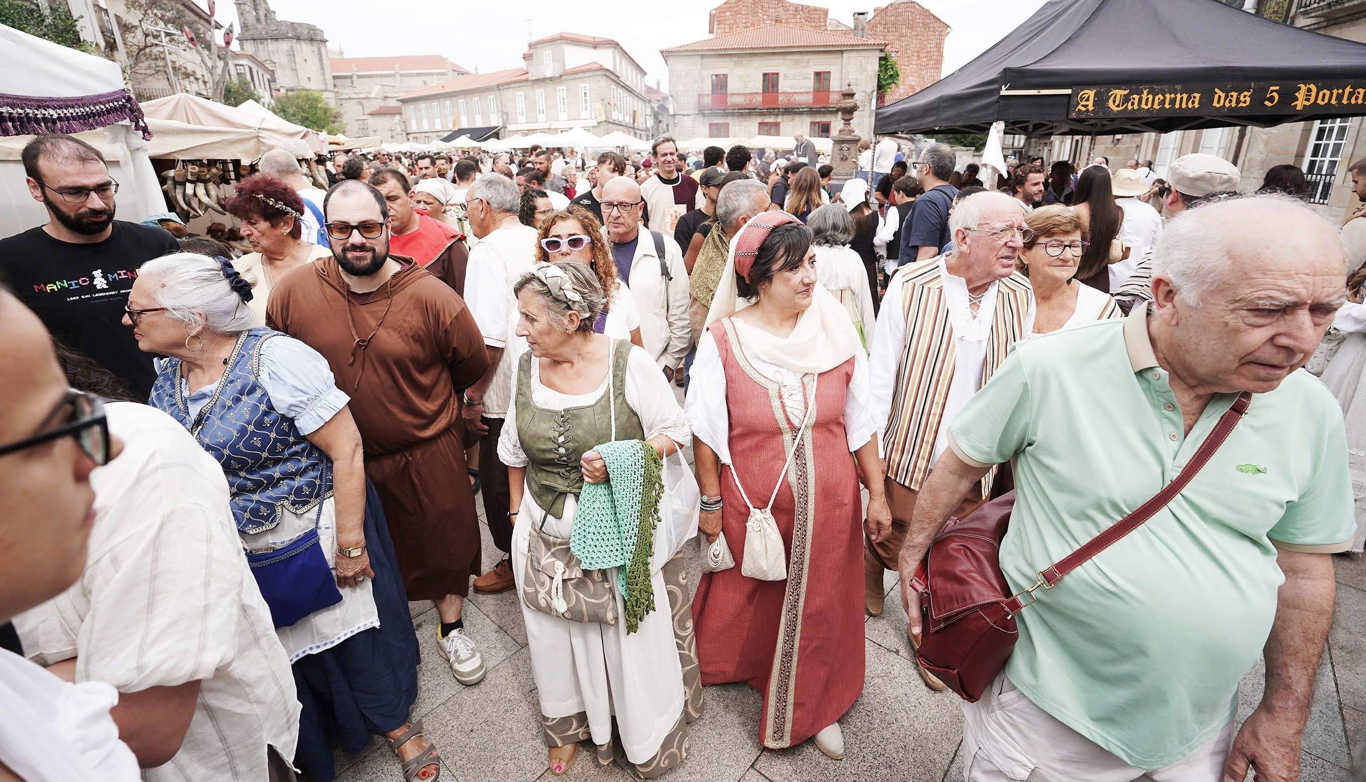 El mercado artesanal y la muestra de oficios, protagonistas en la Feira Franca El mercado artesanal y la muestra de oficios, protagonistas en la Feira Franca