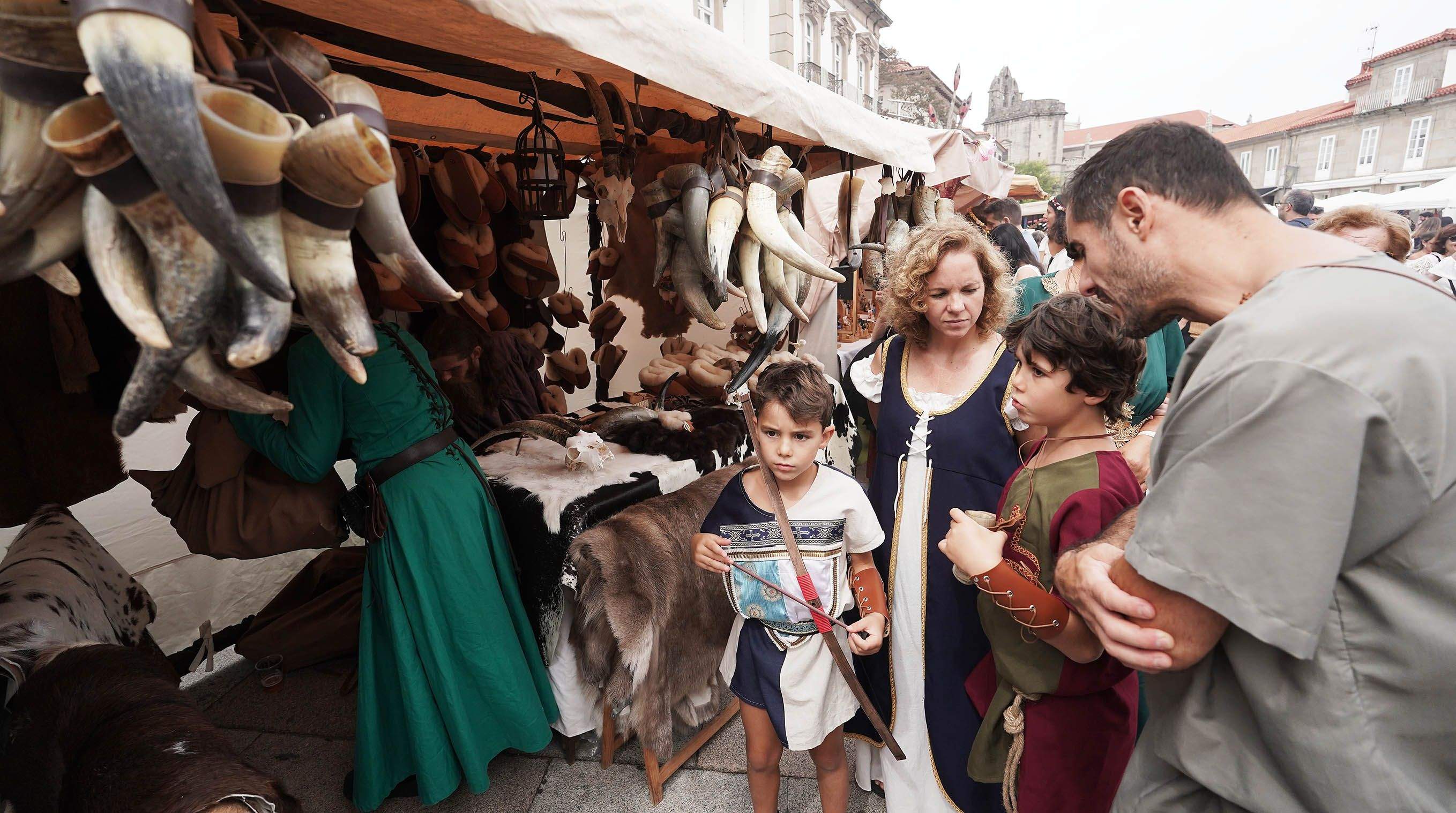 El mercado artesanal y la muestra de oficios, protagonistas en la Feira Franca El mercado artesanal y la muestra de oficios, protagonistas en la Feira Franca