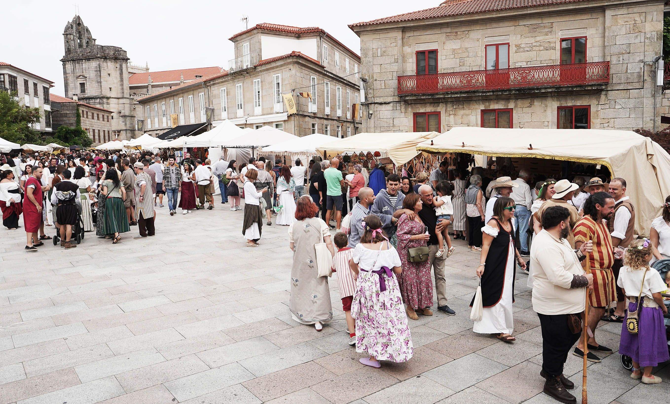 El mercado artesanal y la muestra de oficios, protagonistas en la Feira Franca El mercado artesanal y la muestra de oficios, protagonistas en la Feira Franca