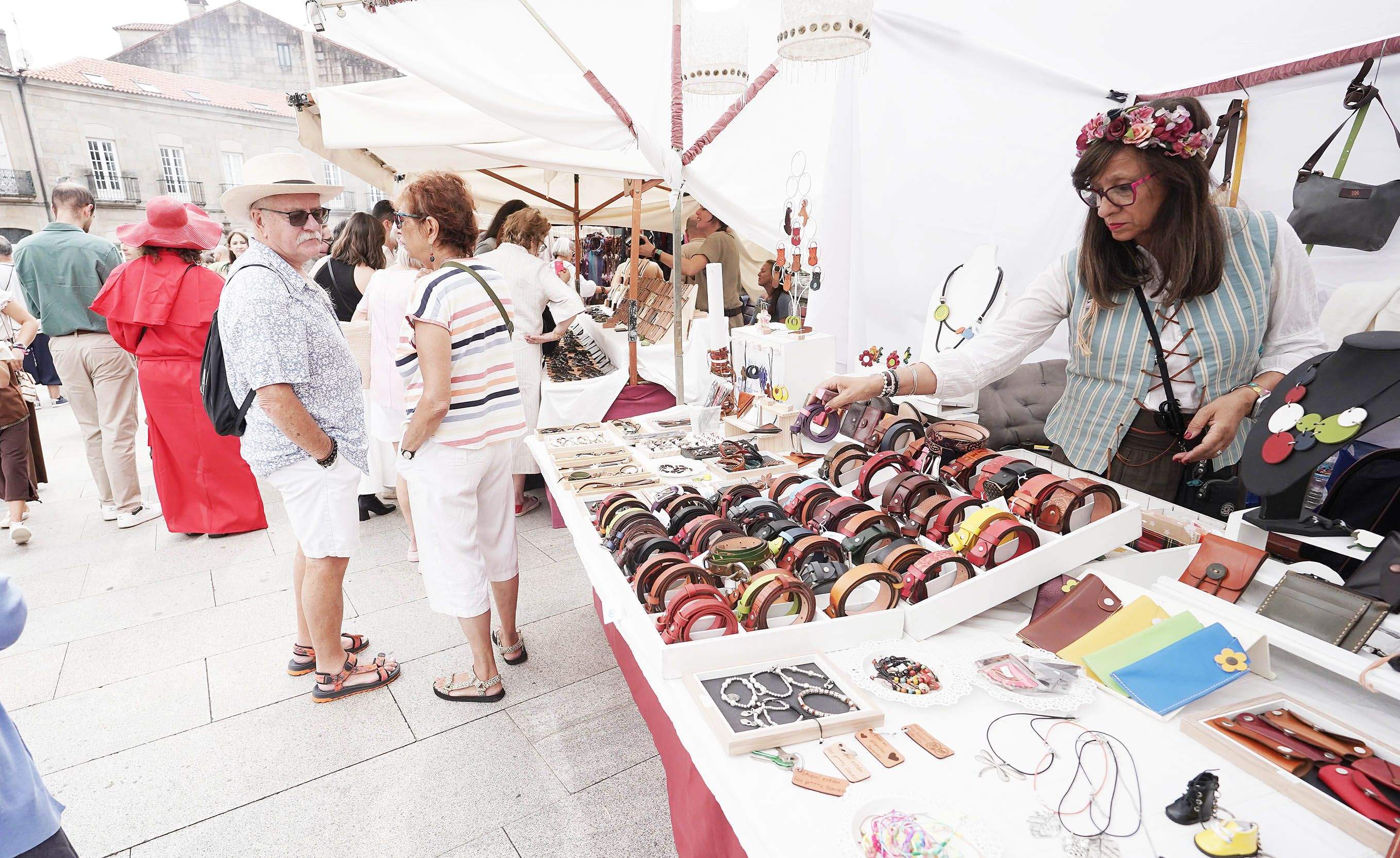 El mercado artesanal y la muestra de oficios, protagonistas en la Feira Franca El mercado artesanal y la muestra de oficios, protagonistas en la Feira Franca