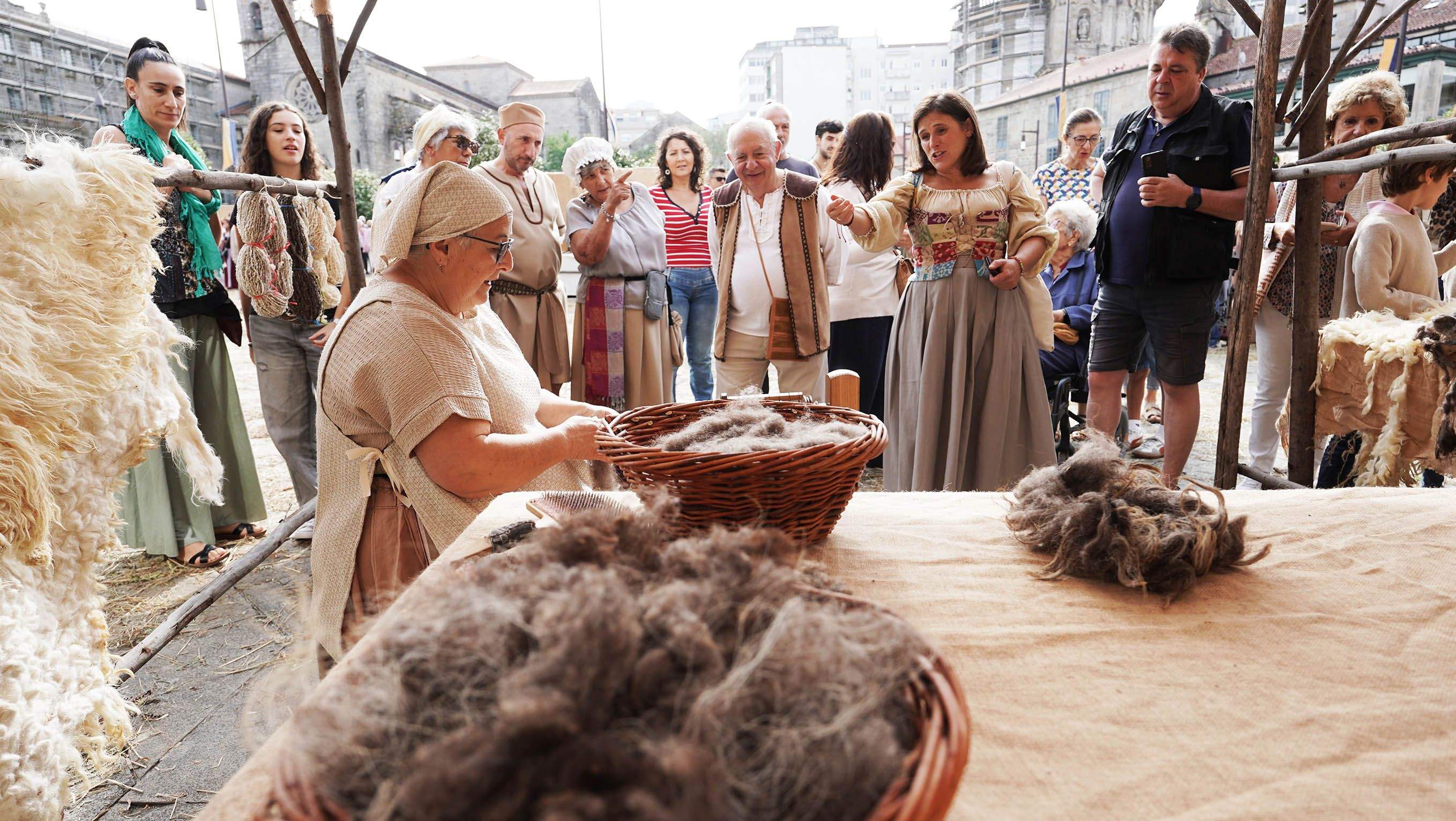 El mercado artesanal y la muestra de oficios, protagonistas en la Feira Franca El mercado artesanal y la muestra de oficios, protagonistas en la Feira Franca