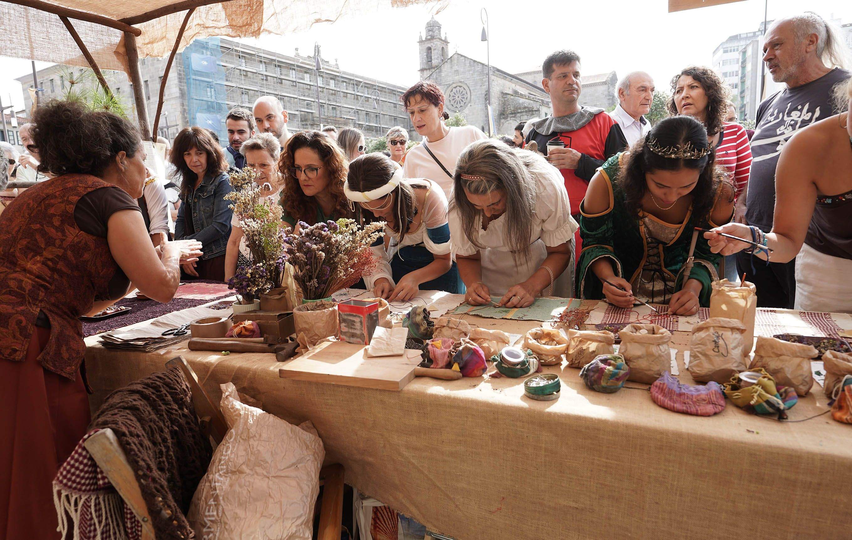 El mercado artesanal y la muestra de oficios, protagonistas en la Feira Franca El mercado artesanal y la muestra de oficios, protagonistas en la Feira Franca